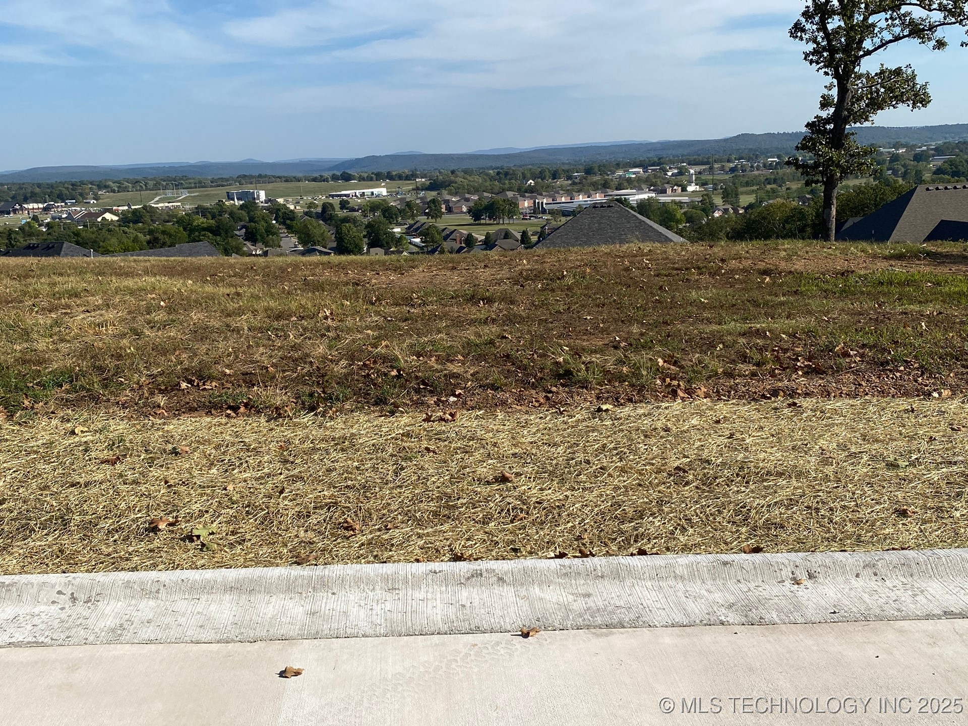 809 Ridgeview Drive Property Photo 5