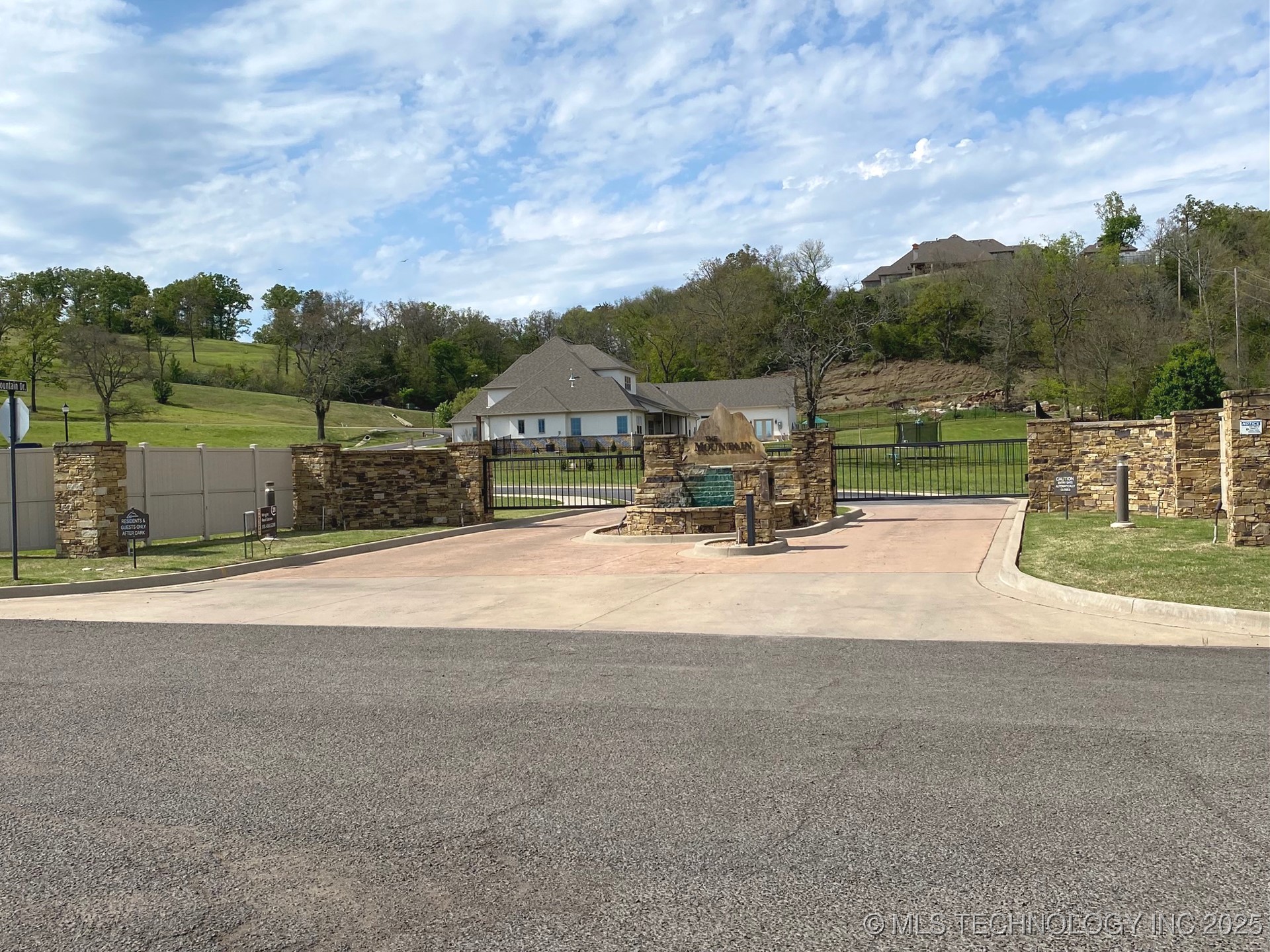 809 Ridgeview Drive Property Photo 8