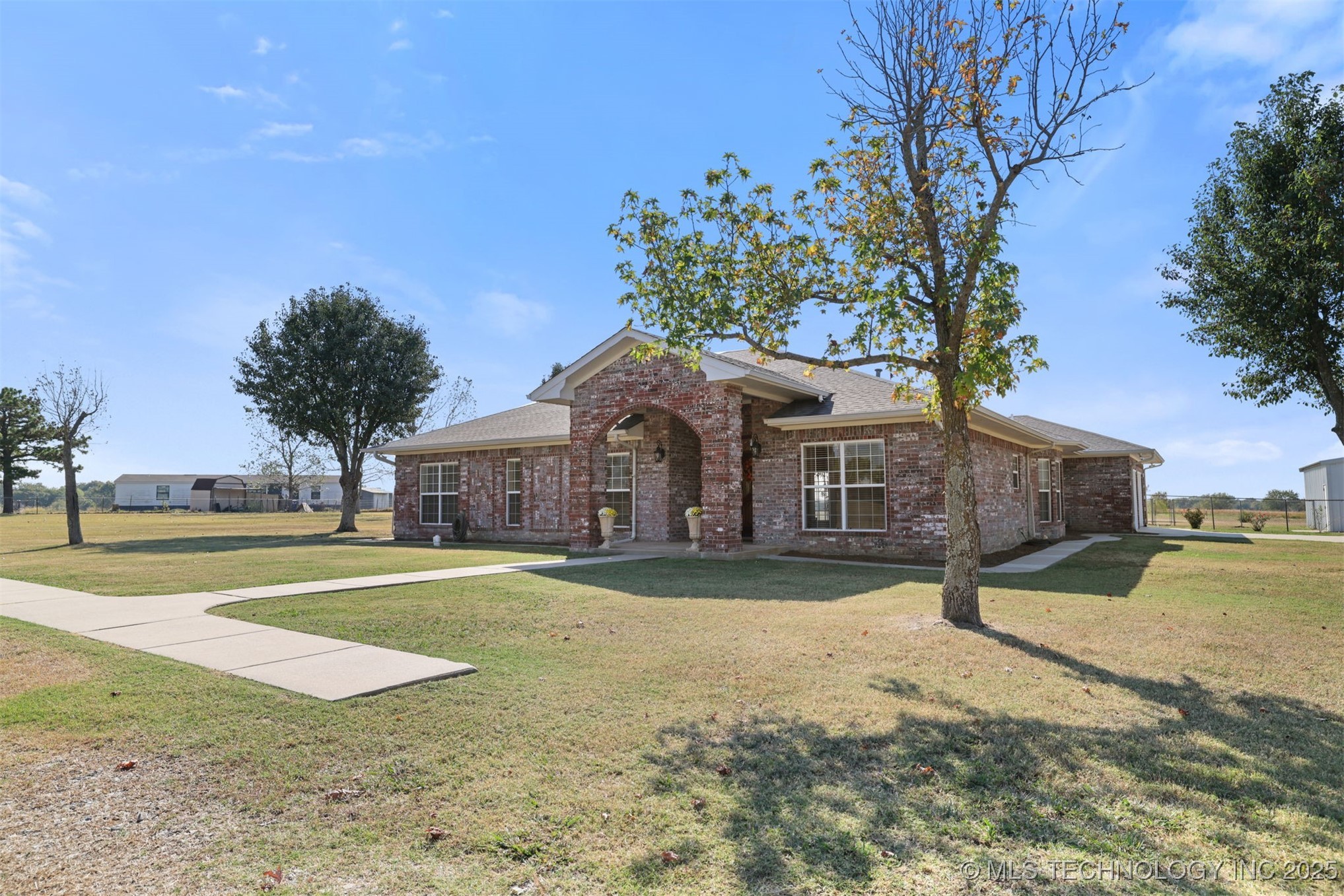 5224 State Road 70e Property Photo 2