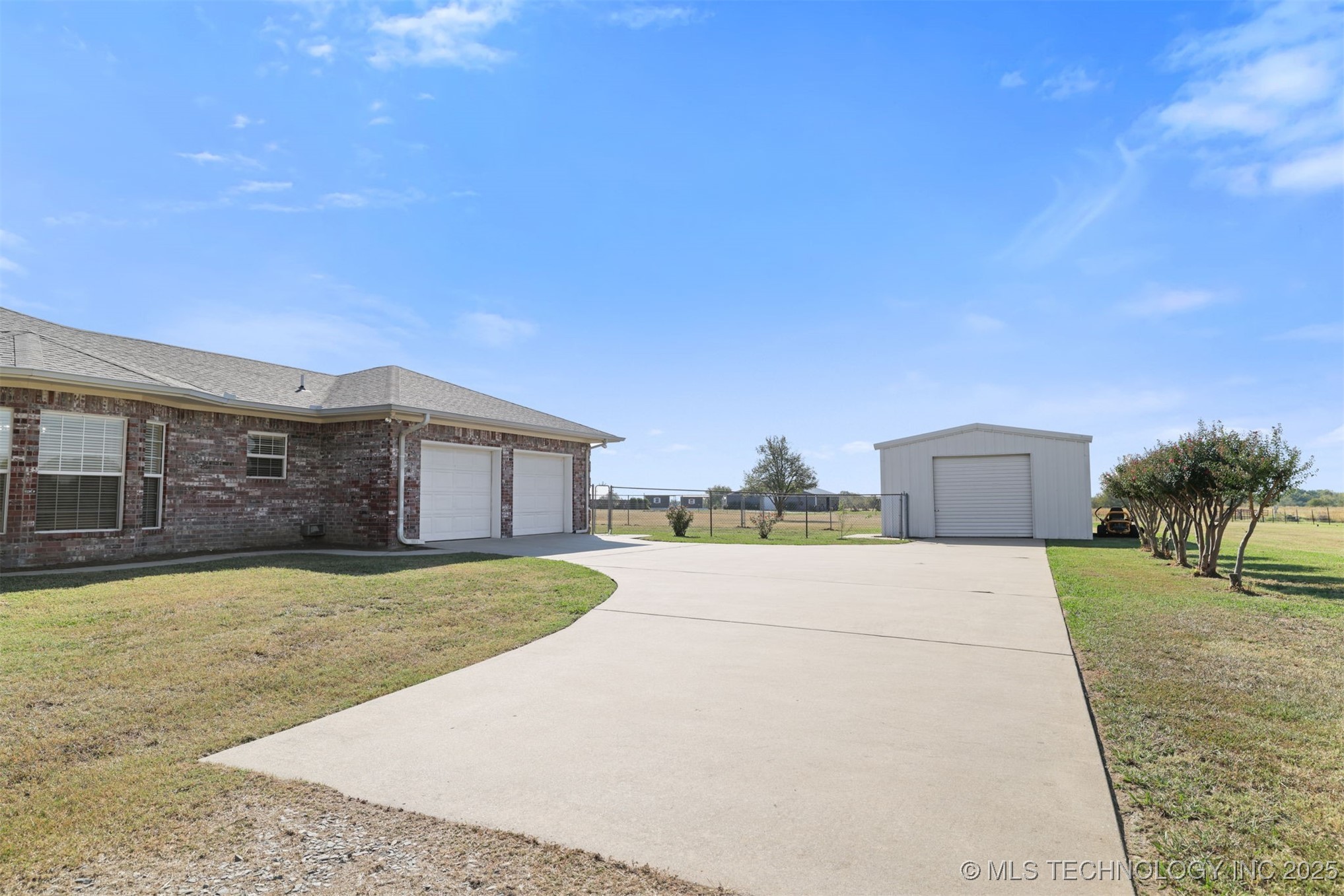 5224 State Road 70e Property Photo 3