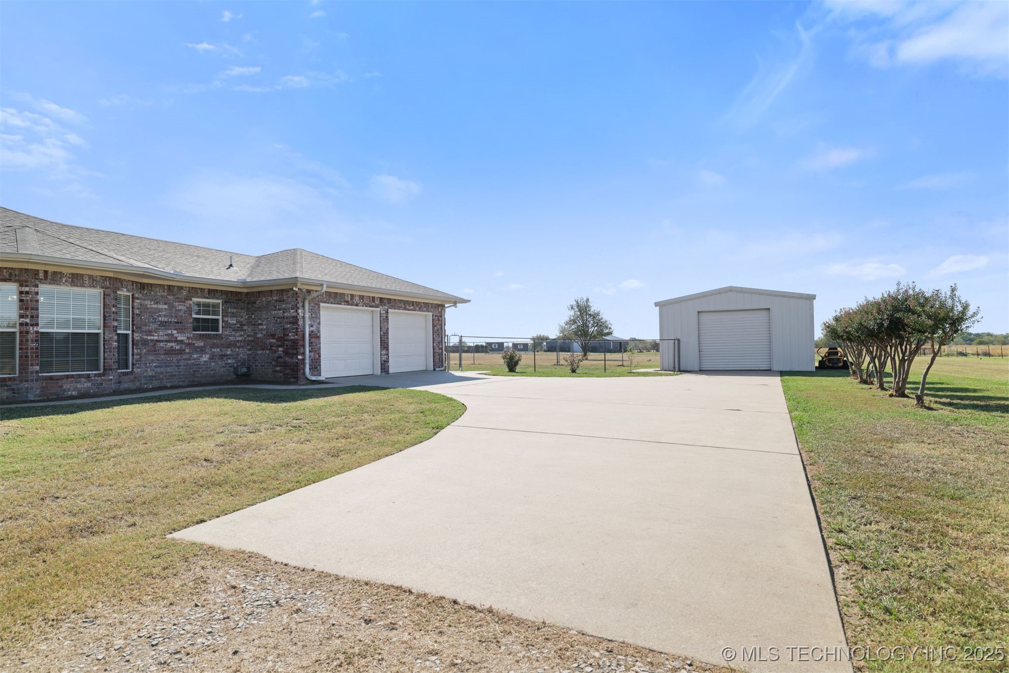 5224 State Road 70e Property Photo 4