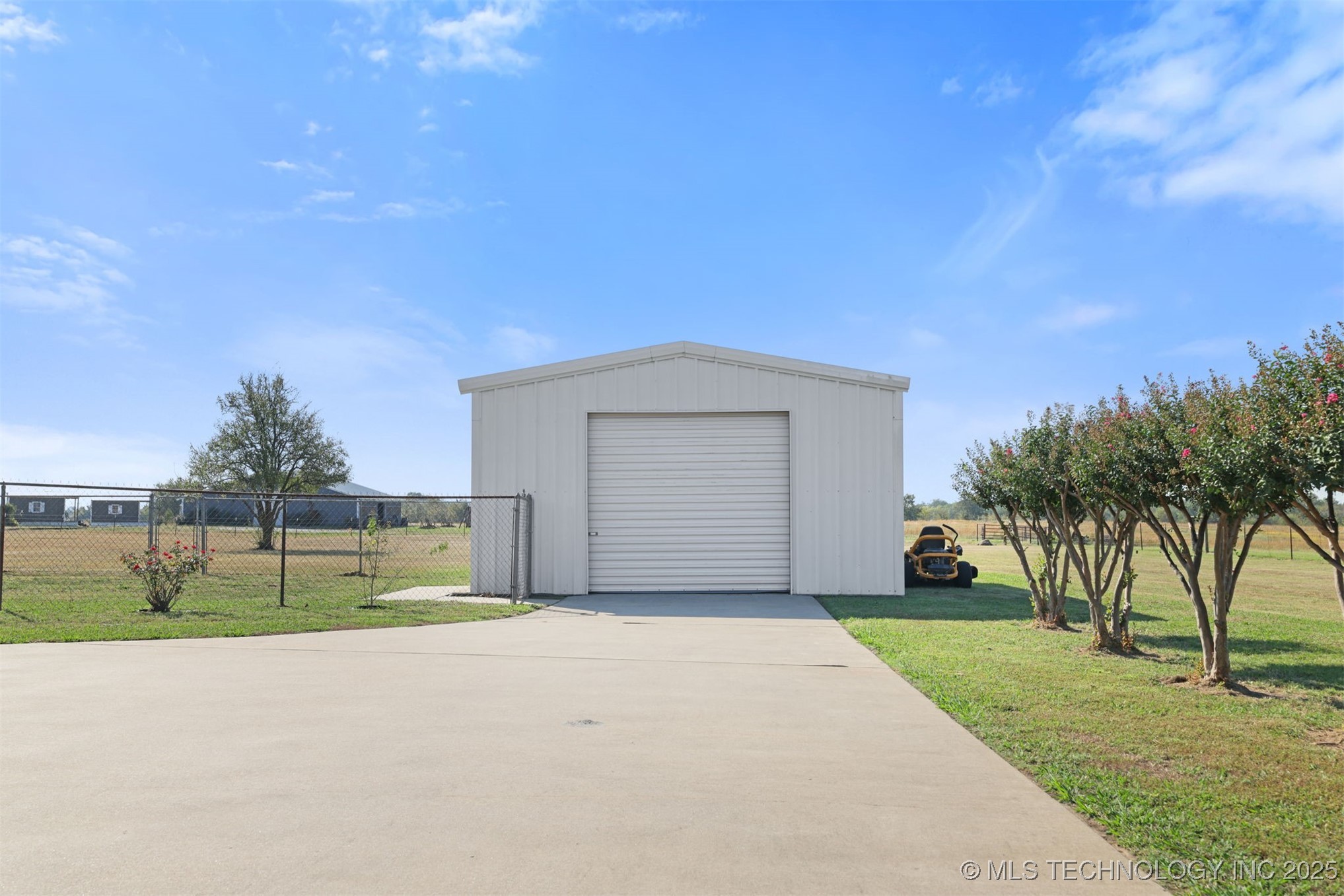 5224 State Road 70e Property Photo 5