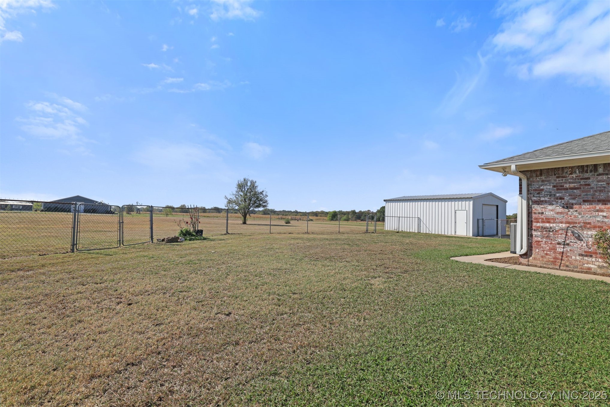 5224 State Road 70e Property Photo 8