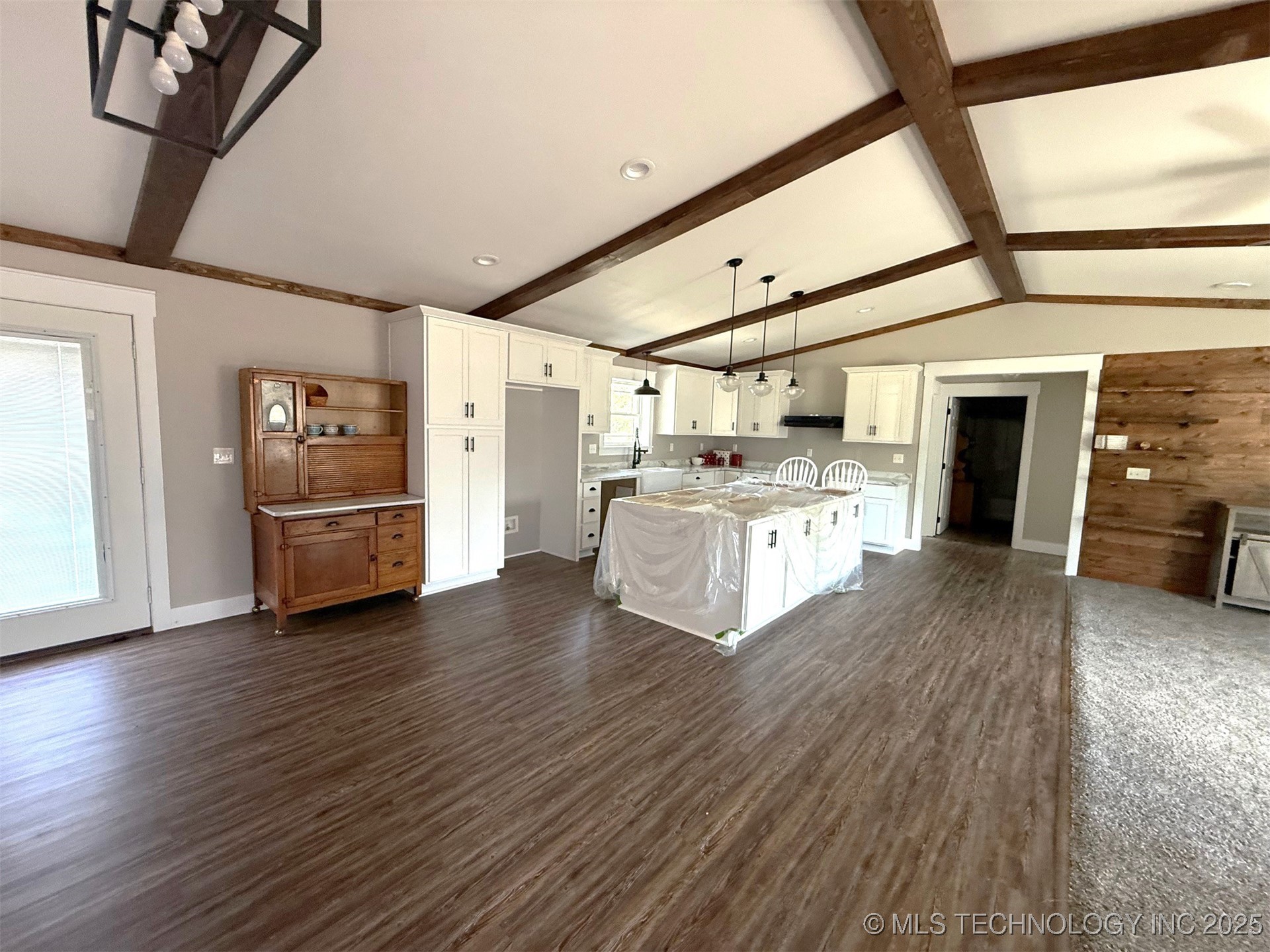 304 Hickory Drive Property Photo 2