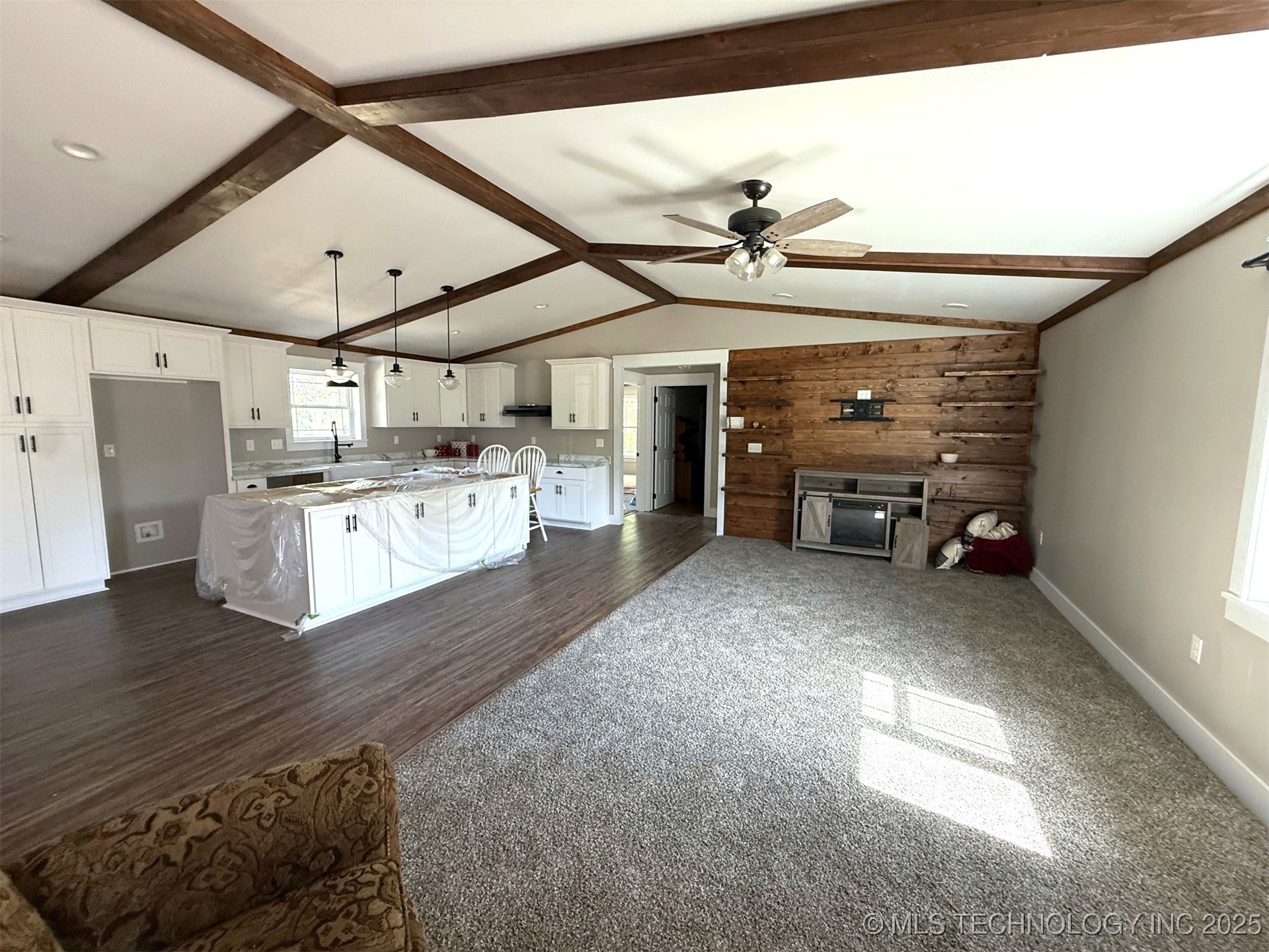 304 Hickory Drive Property Photo 3