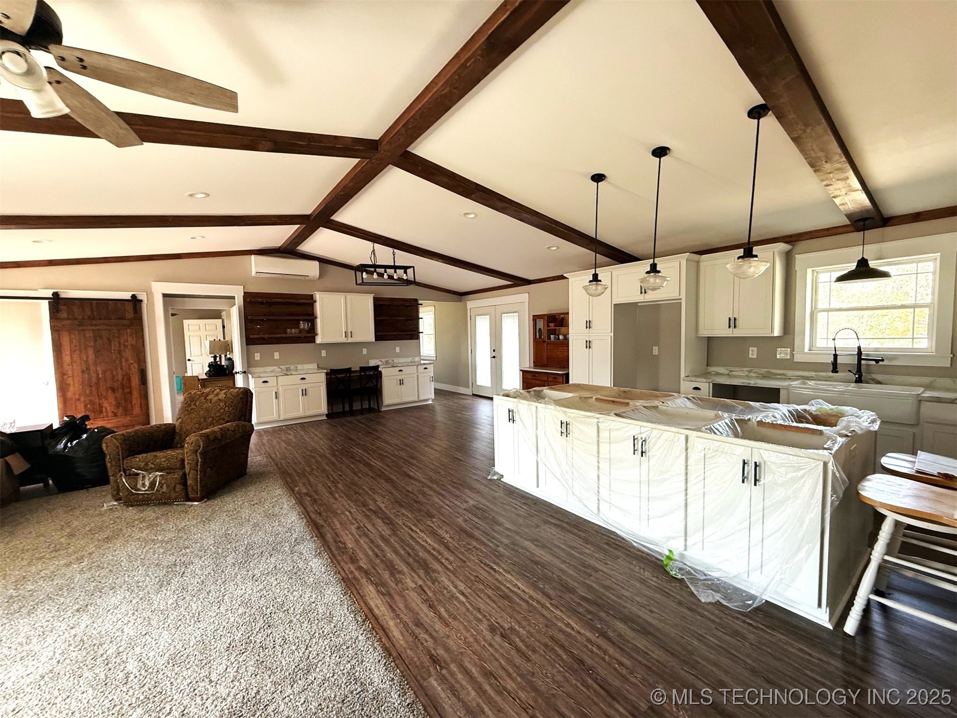 304 Hickory Drive Property Photo 4