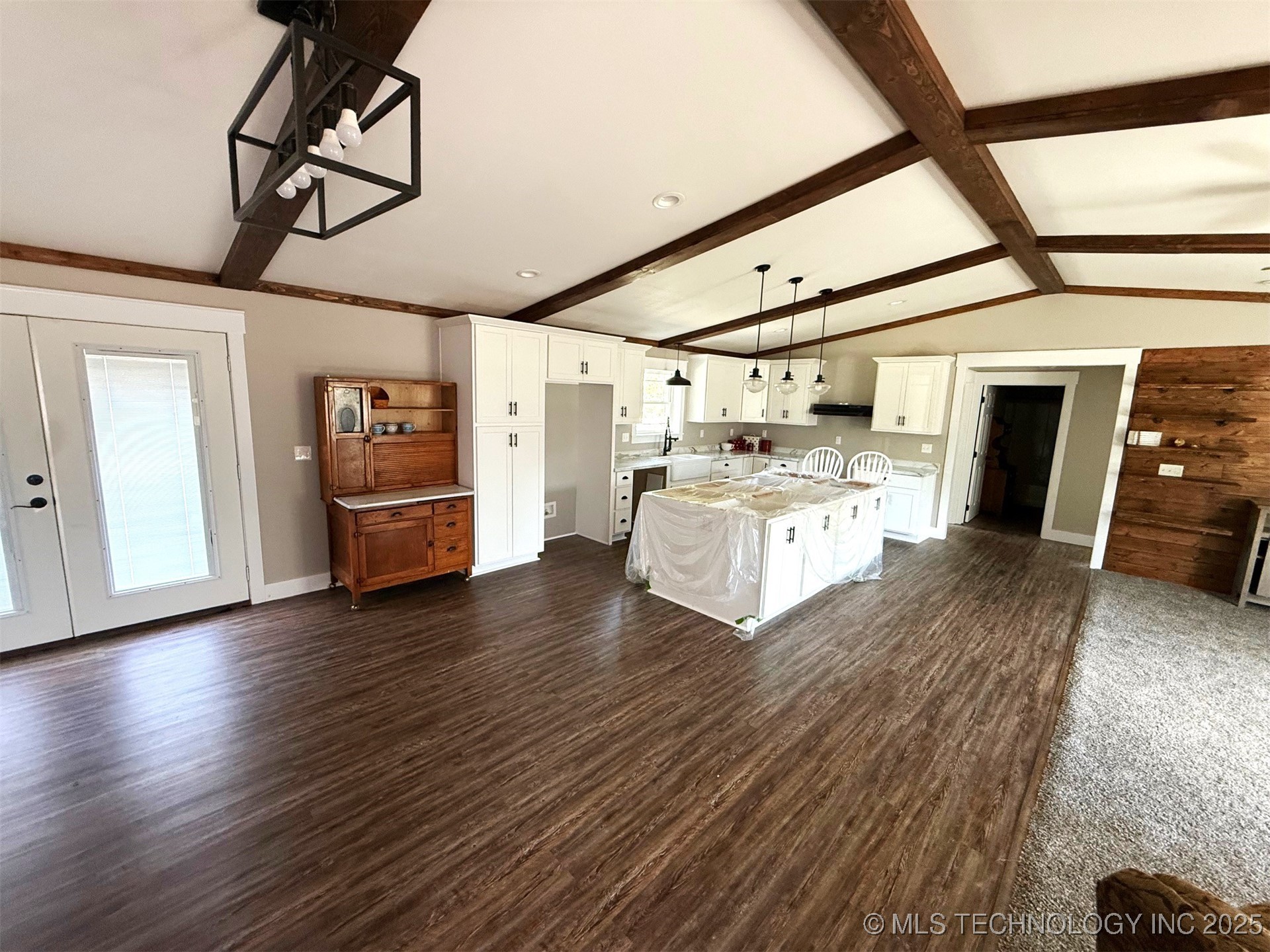 304 Hickory Drive Property Photo 6