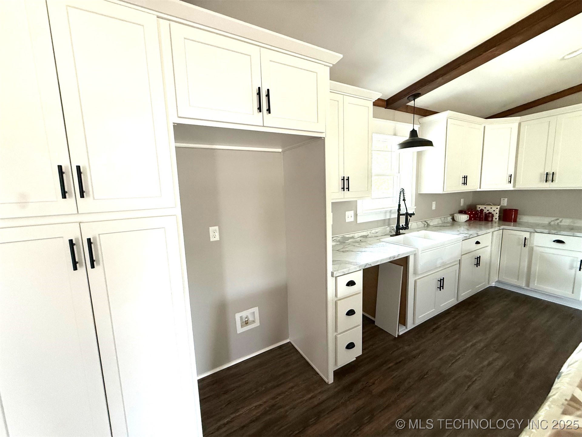 304 Hickory Drive Property Photo 7