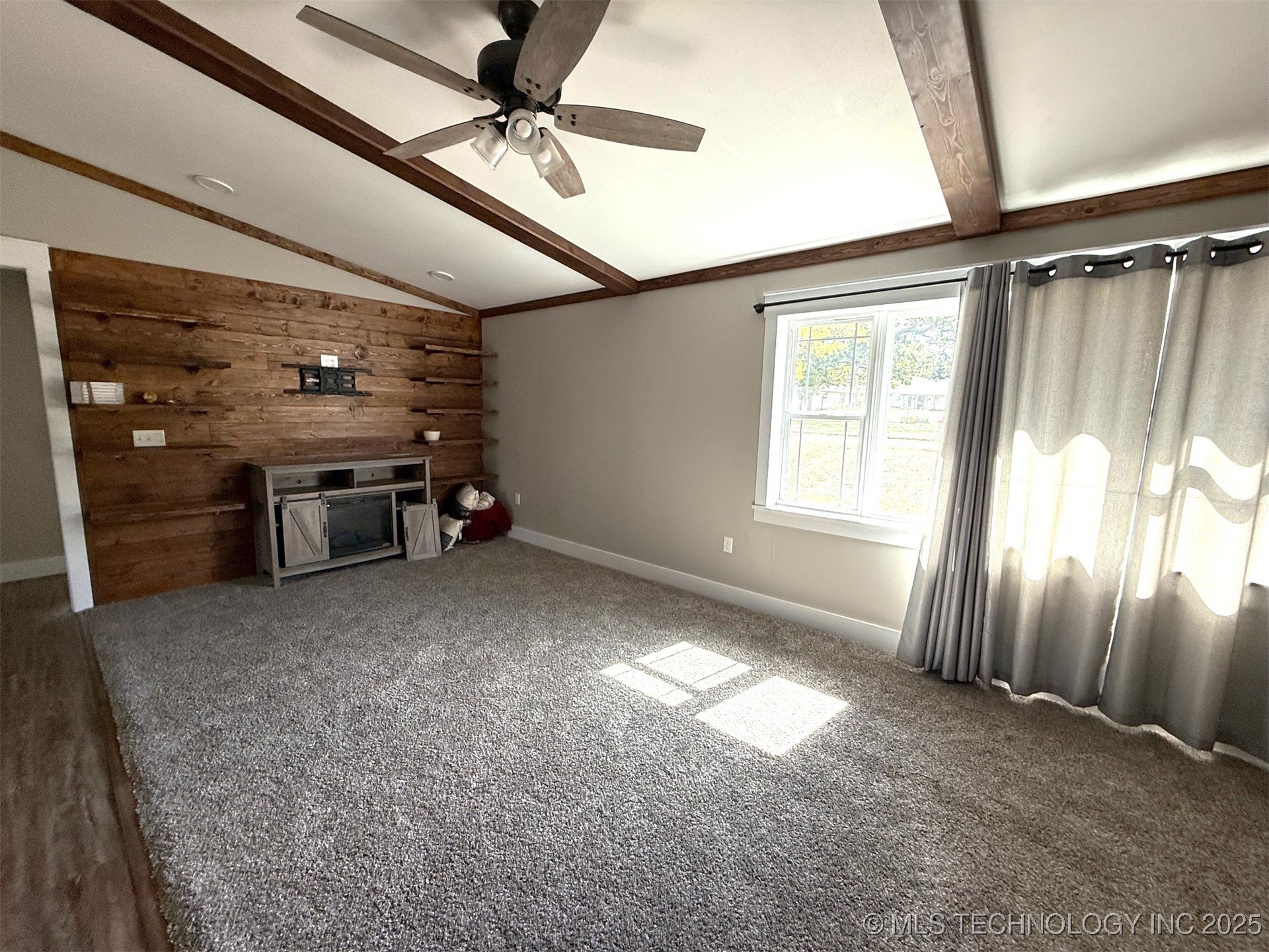 304 Hickory Drive Property Photo 8