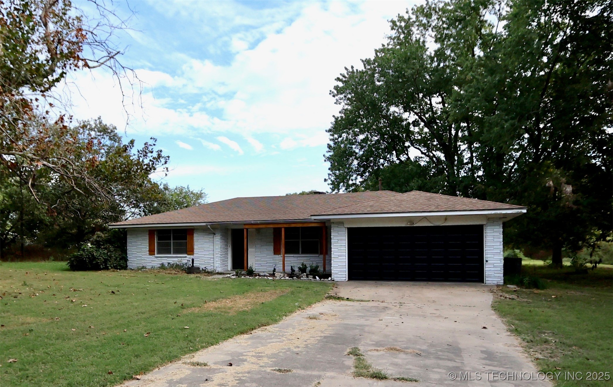 9865 County Road 1545 Property Photo 2
