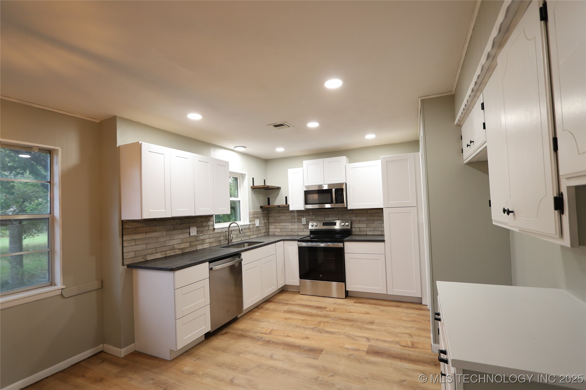 9865 County Road 1545 Property Photo 23