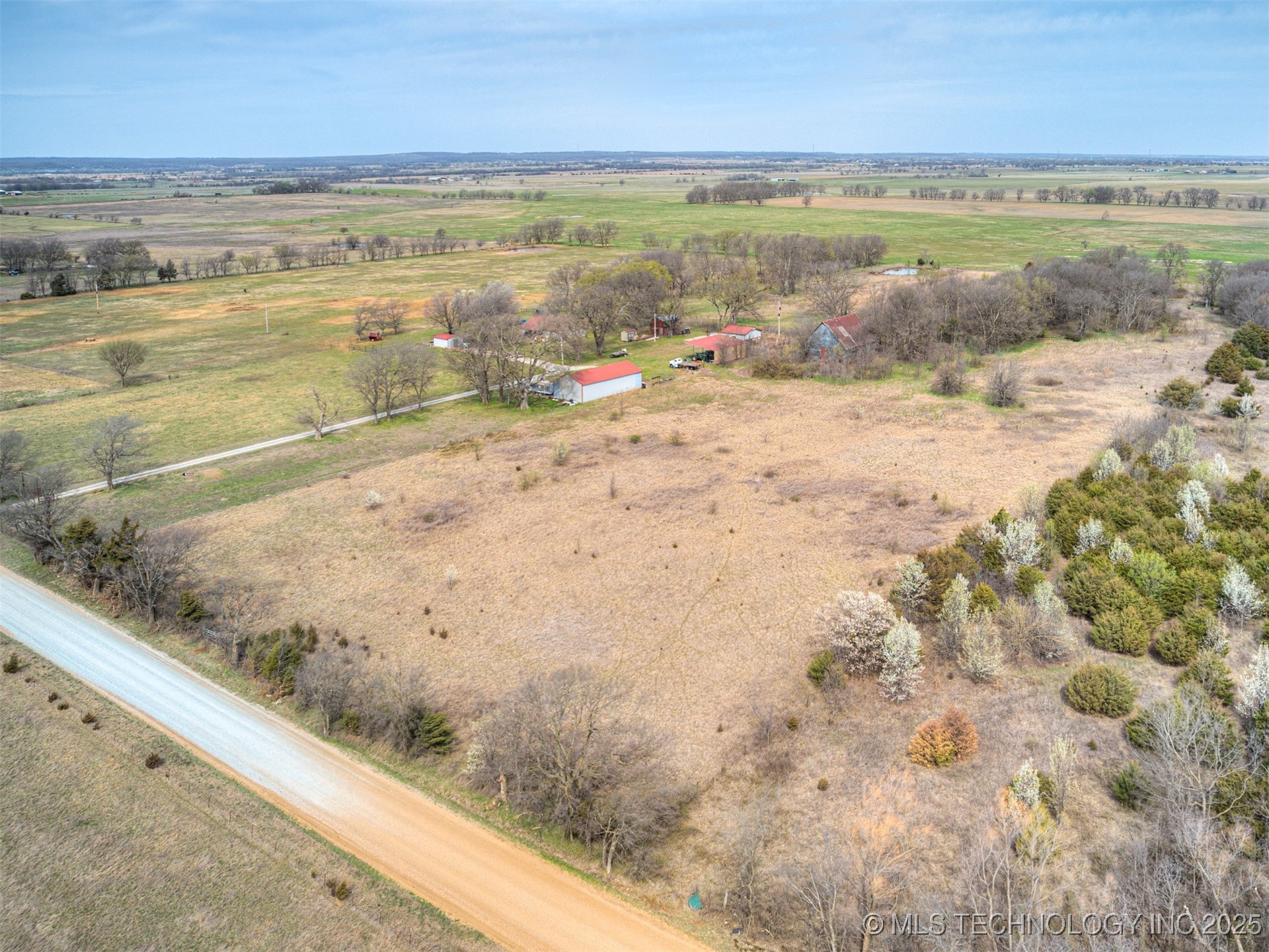 E 360 Road Property Photo 3