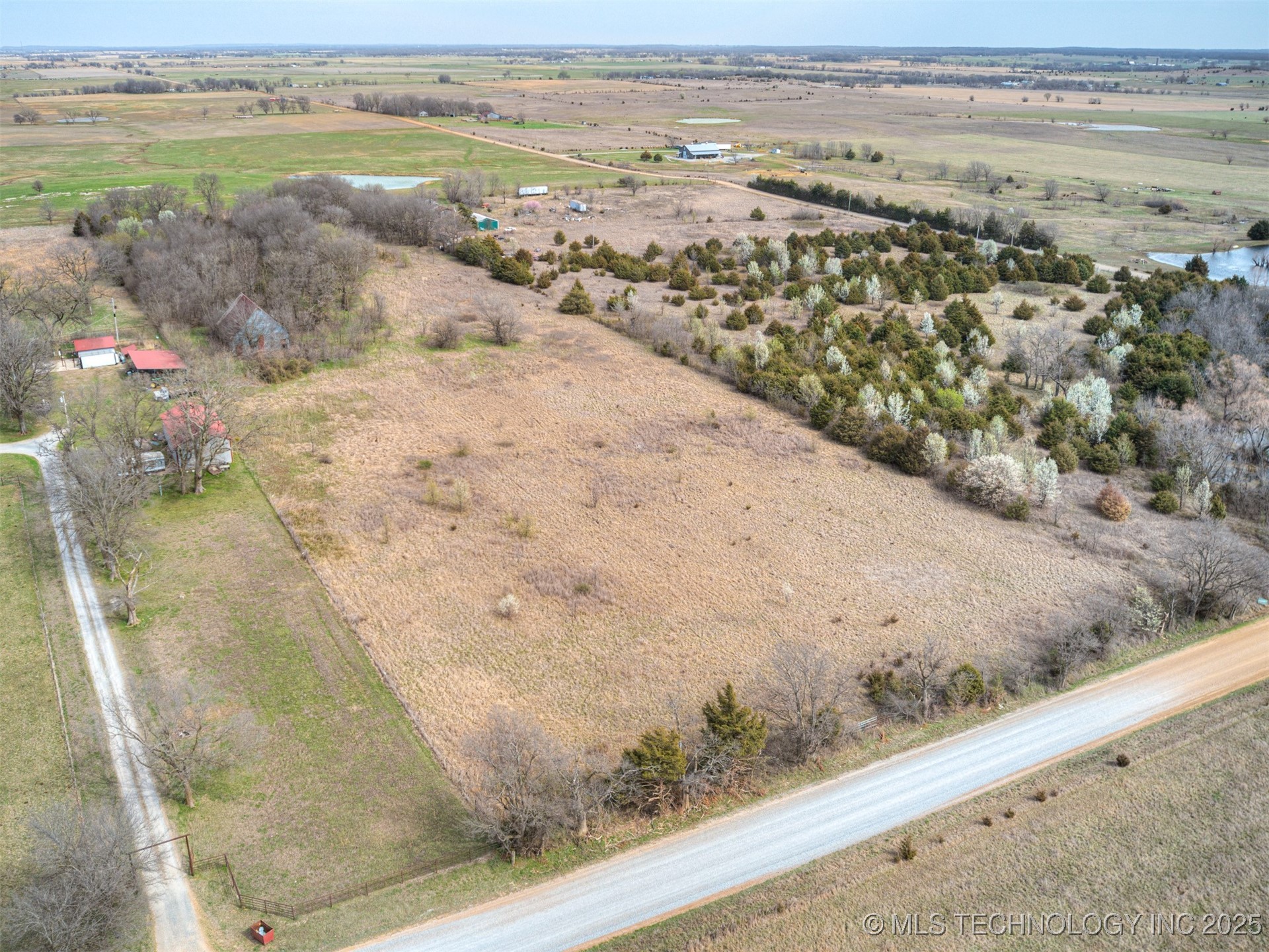 E 360 Road Property Photo 4