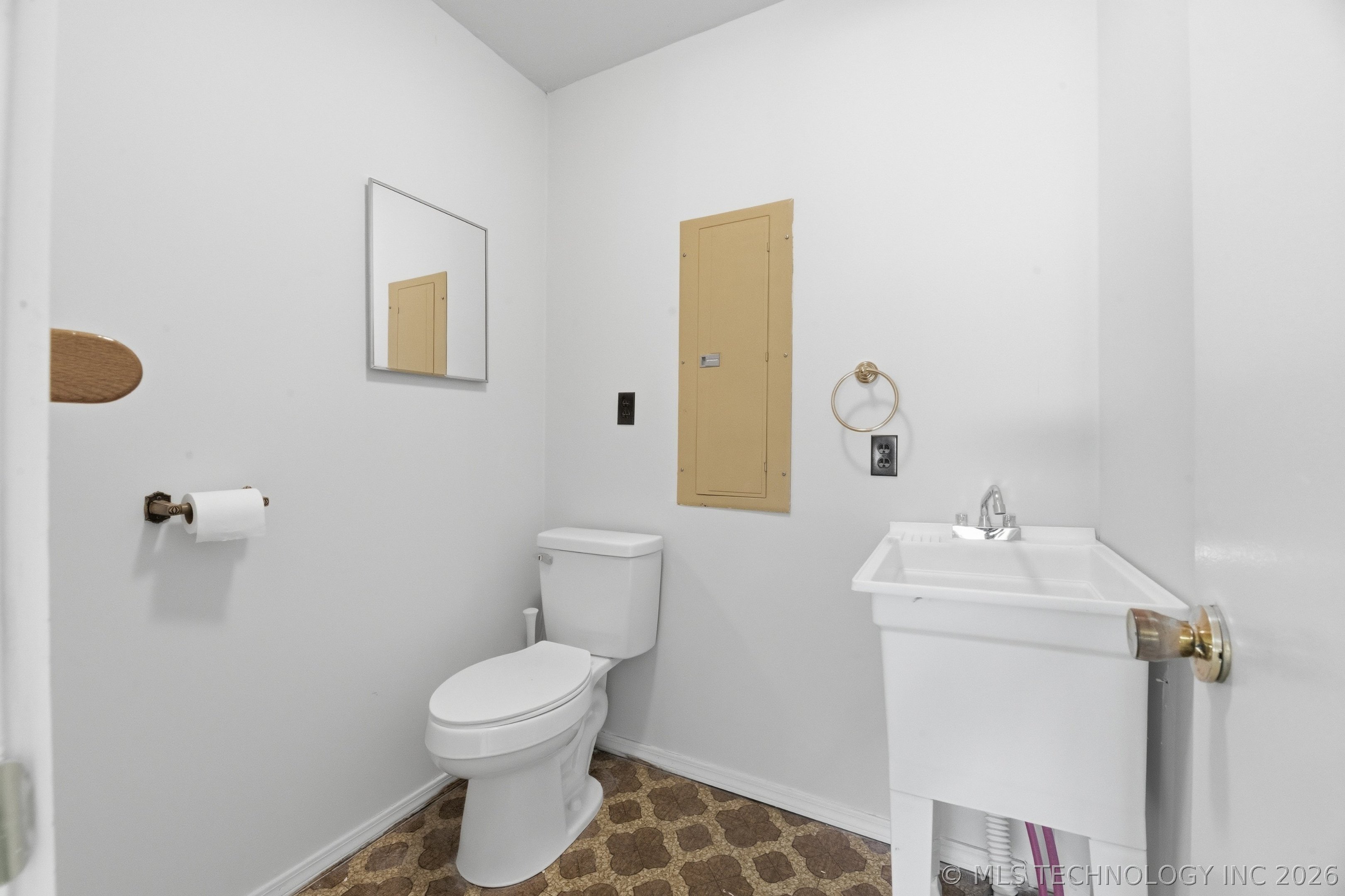 12308 E 18th Street Property Photo 27