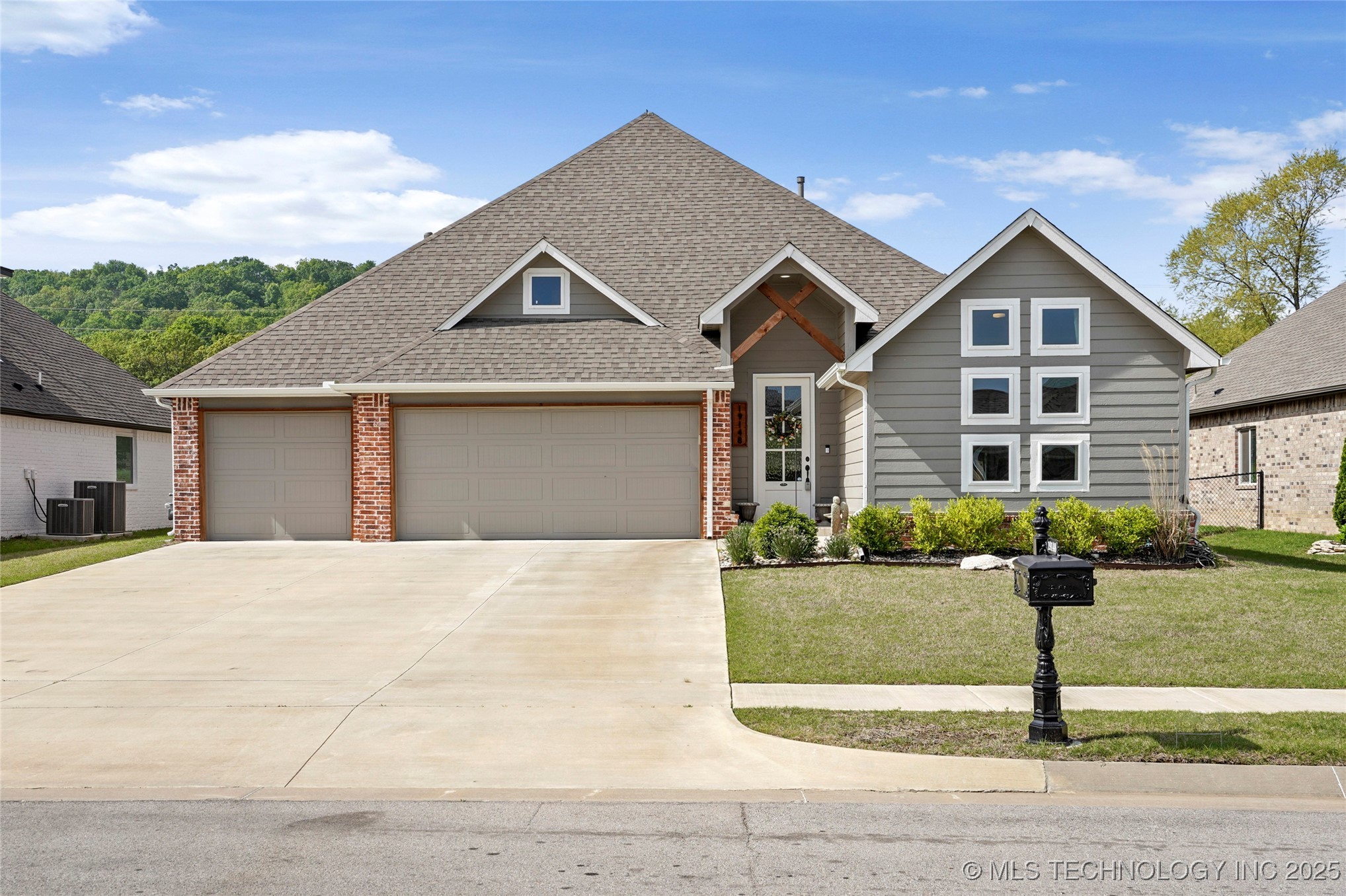 19148 E Chinquapin Drive Property Photo 1