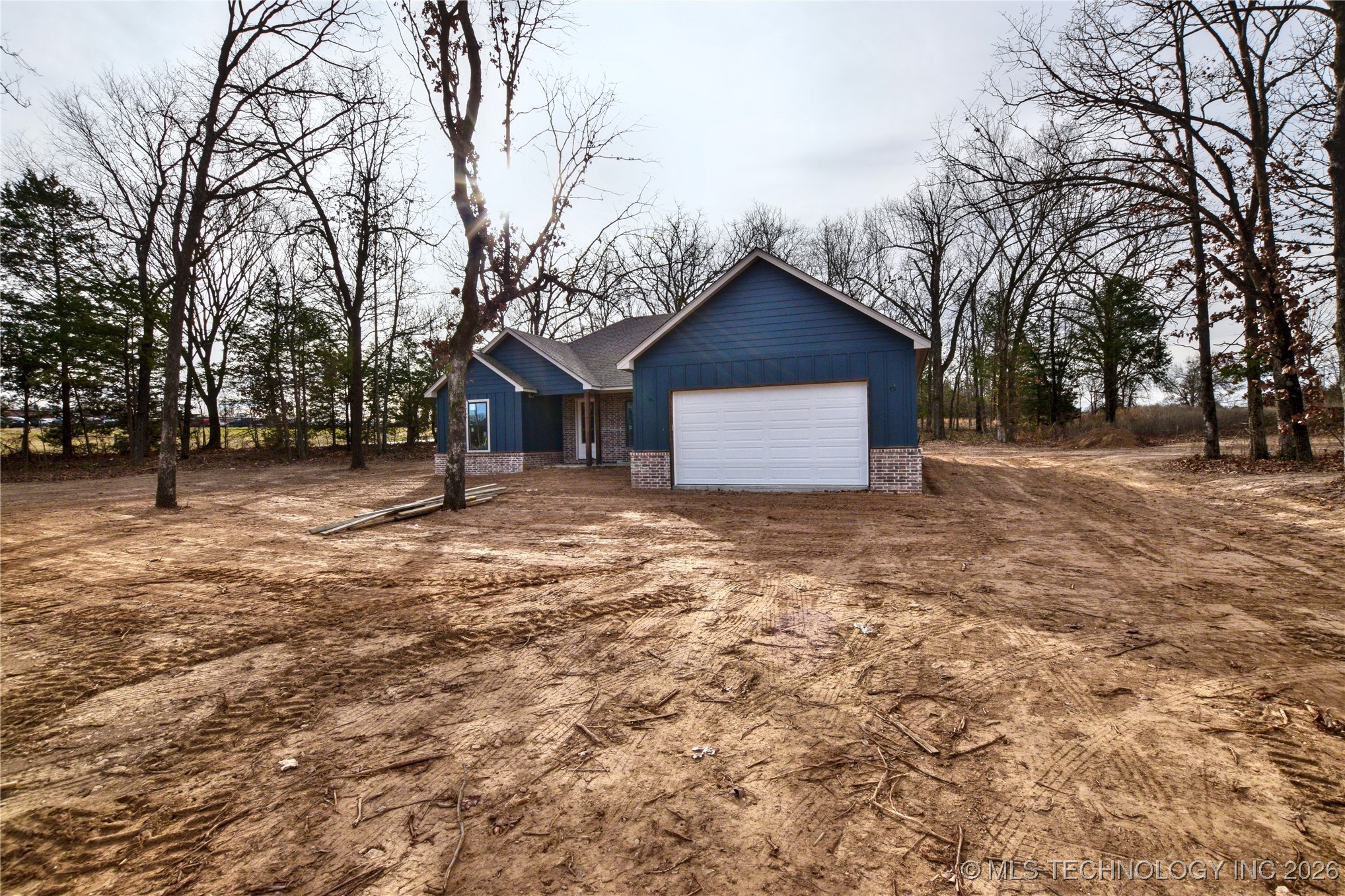 18834 W Hunters Court Property Photo 3