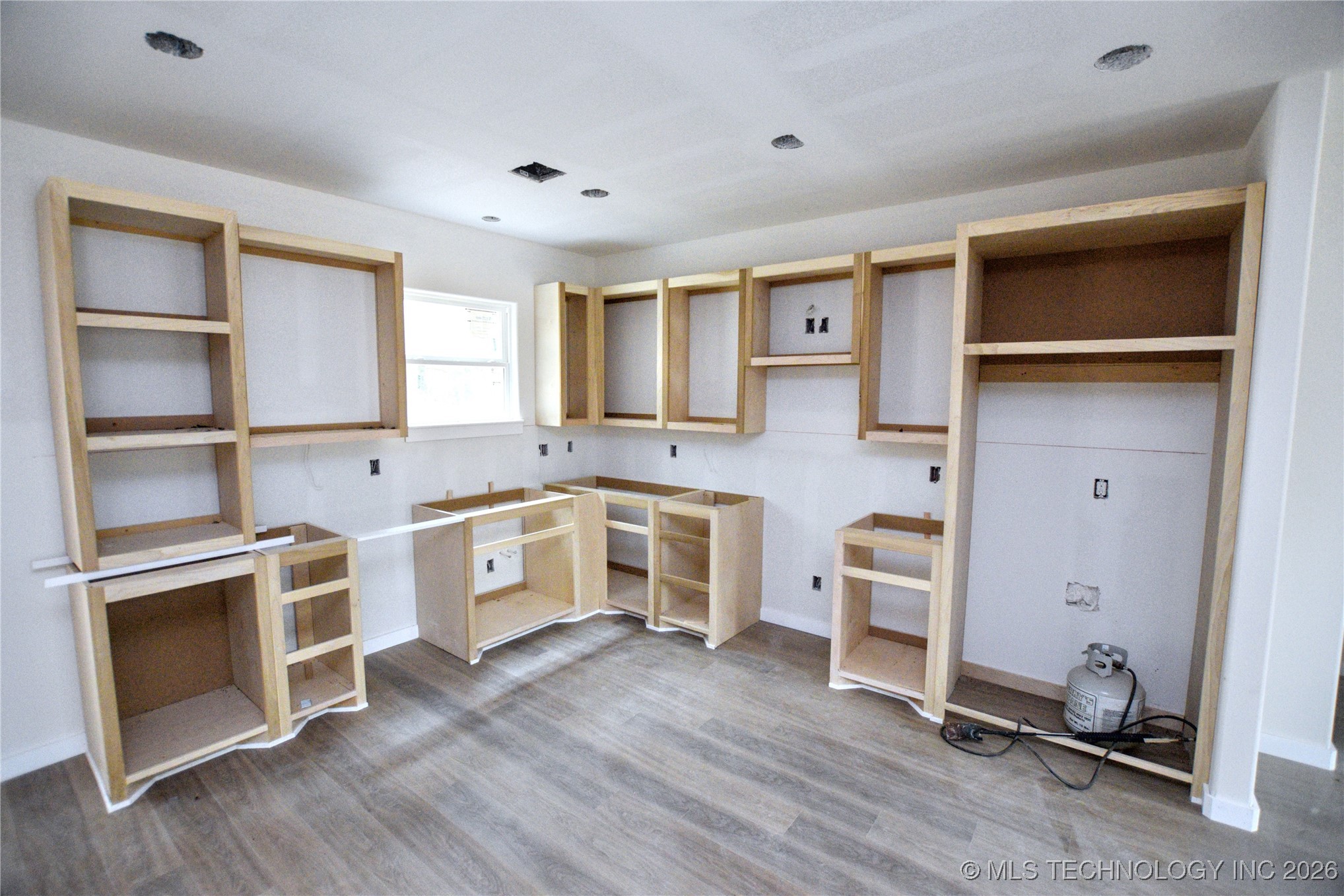 18834 W Hunters Court Property Photo 6