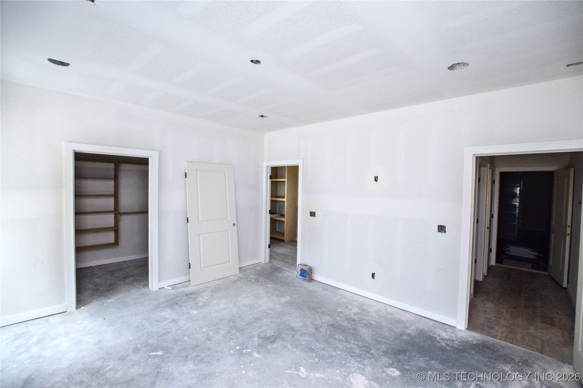 18834 W Hunters Court Property Photo 8