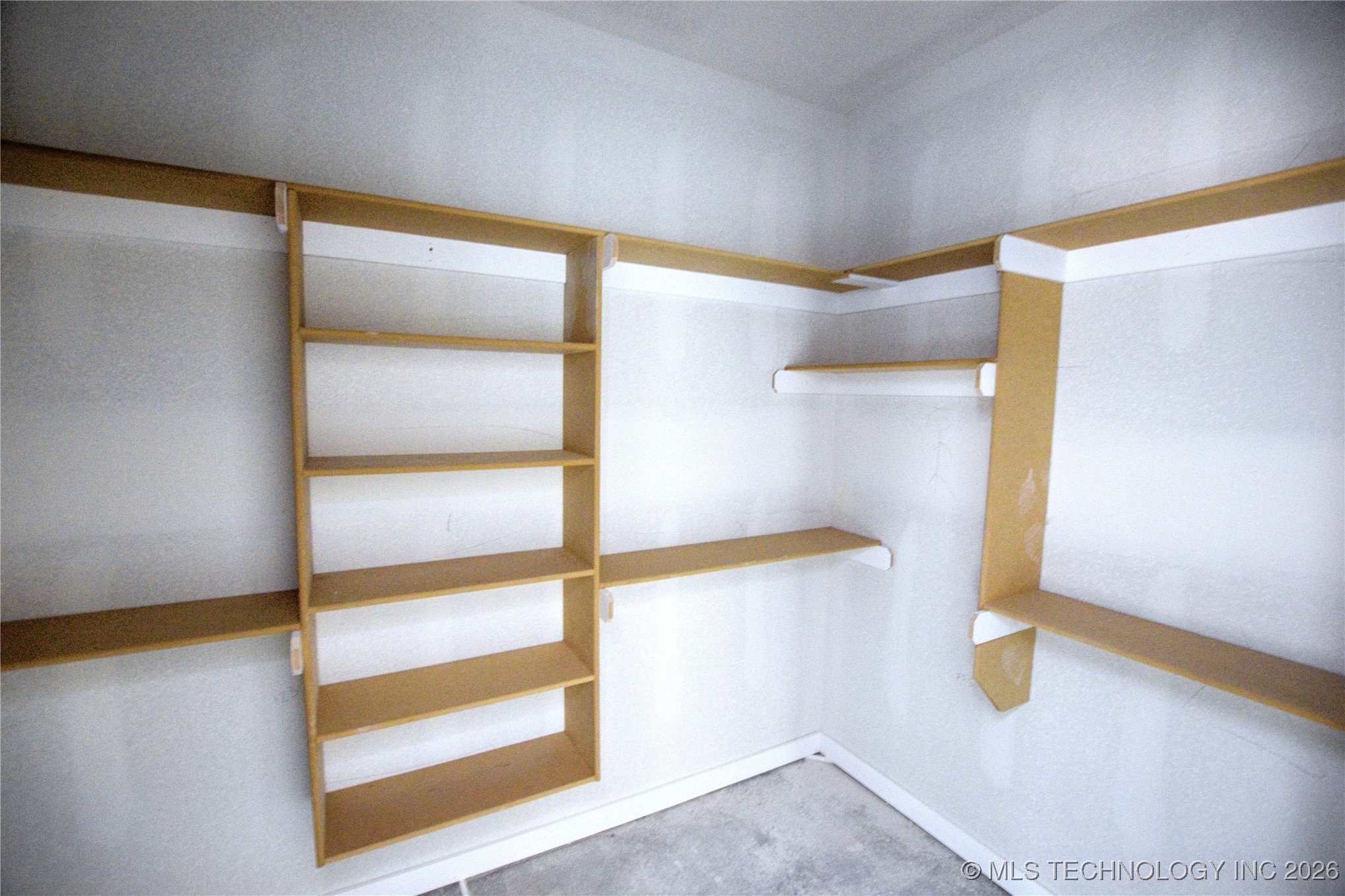 18834 W Hunters Court Property Photo 9