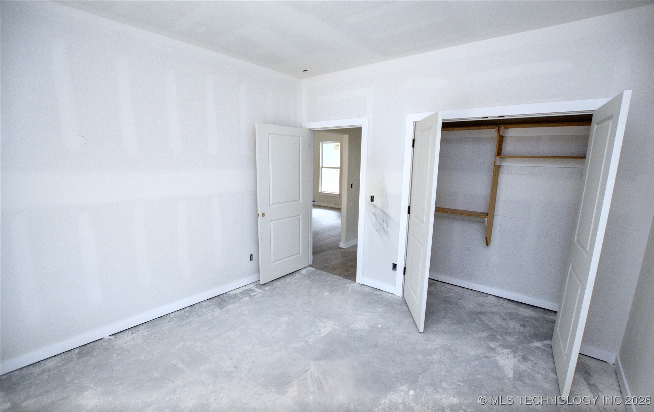 18834 W Hunters Court Property Photo 13