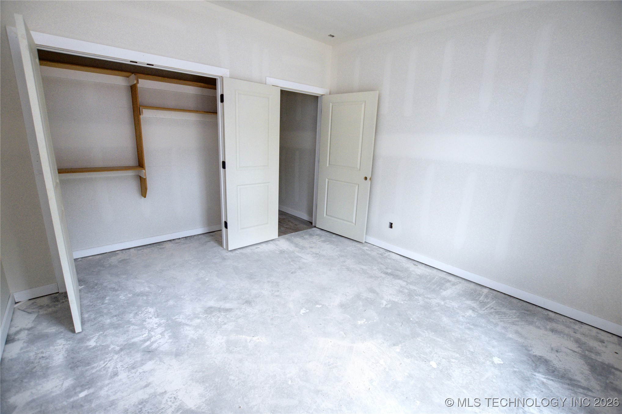 18834 W Hunters Court Property Photo 16