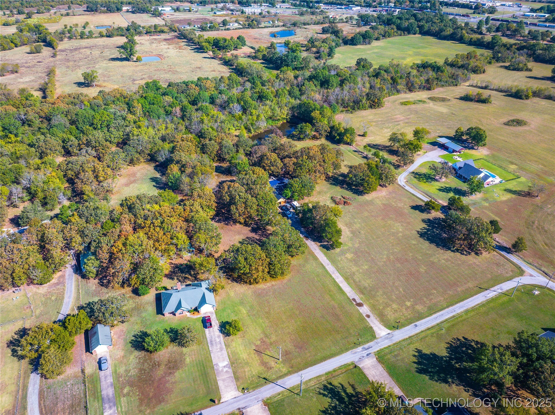 65 Pickle Lane Property Photo 3