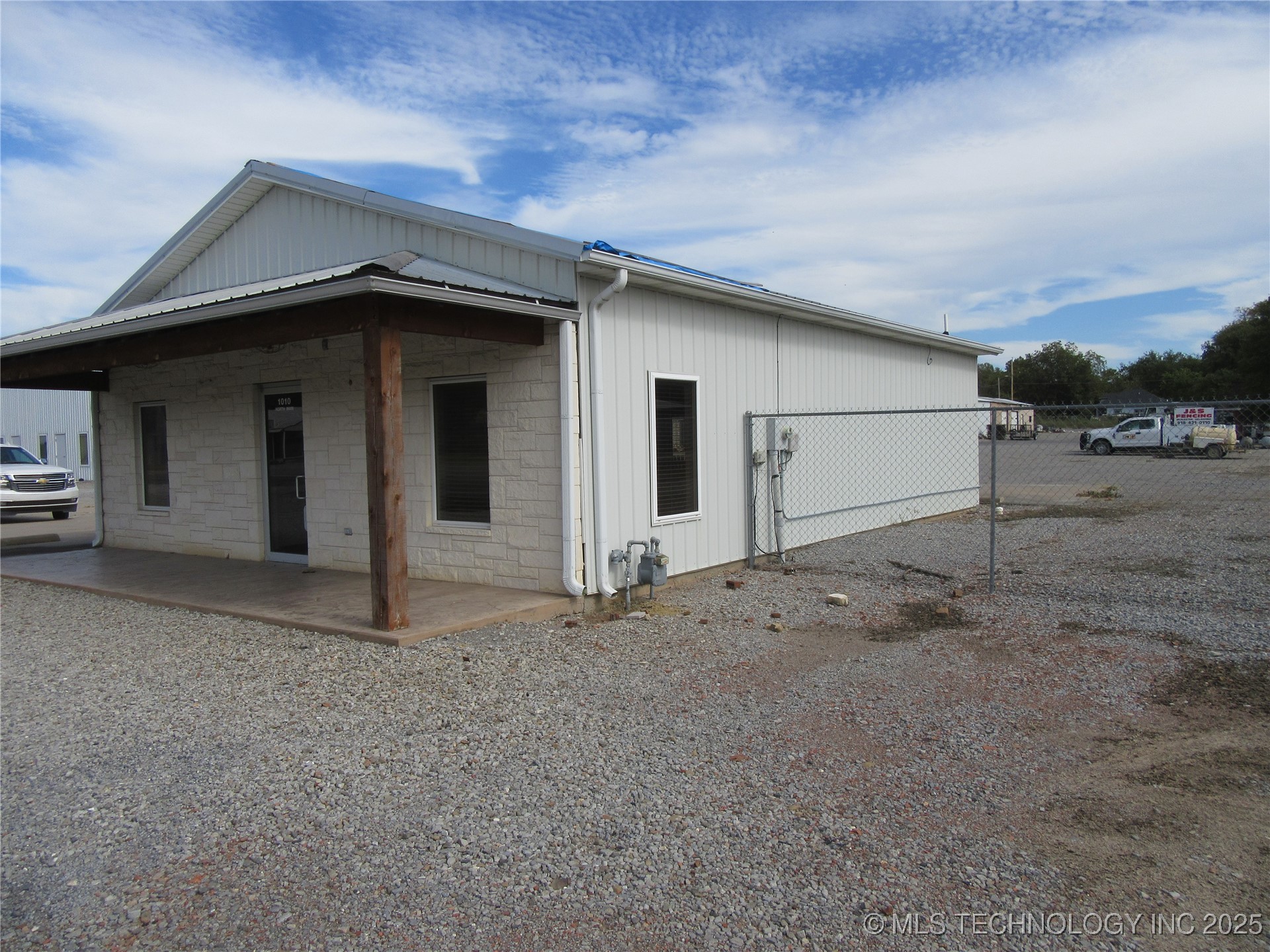 1008 N Main Property Photo 2