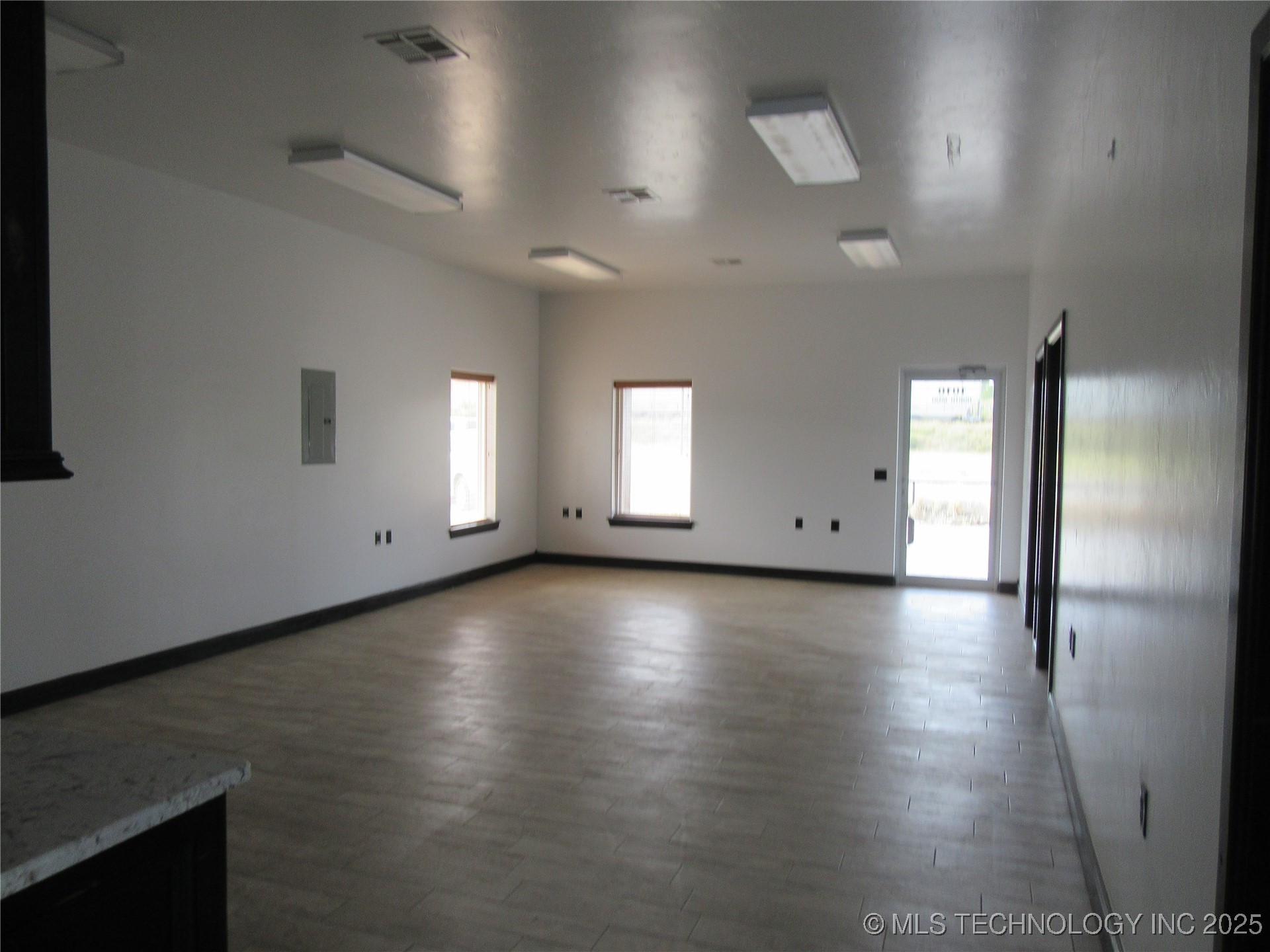 1008 N Main Property Photo 7