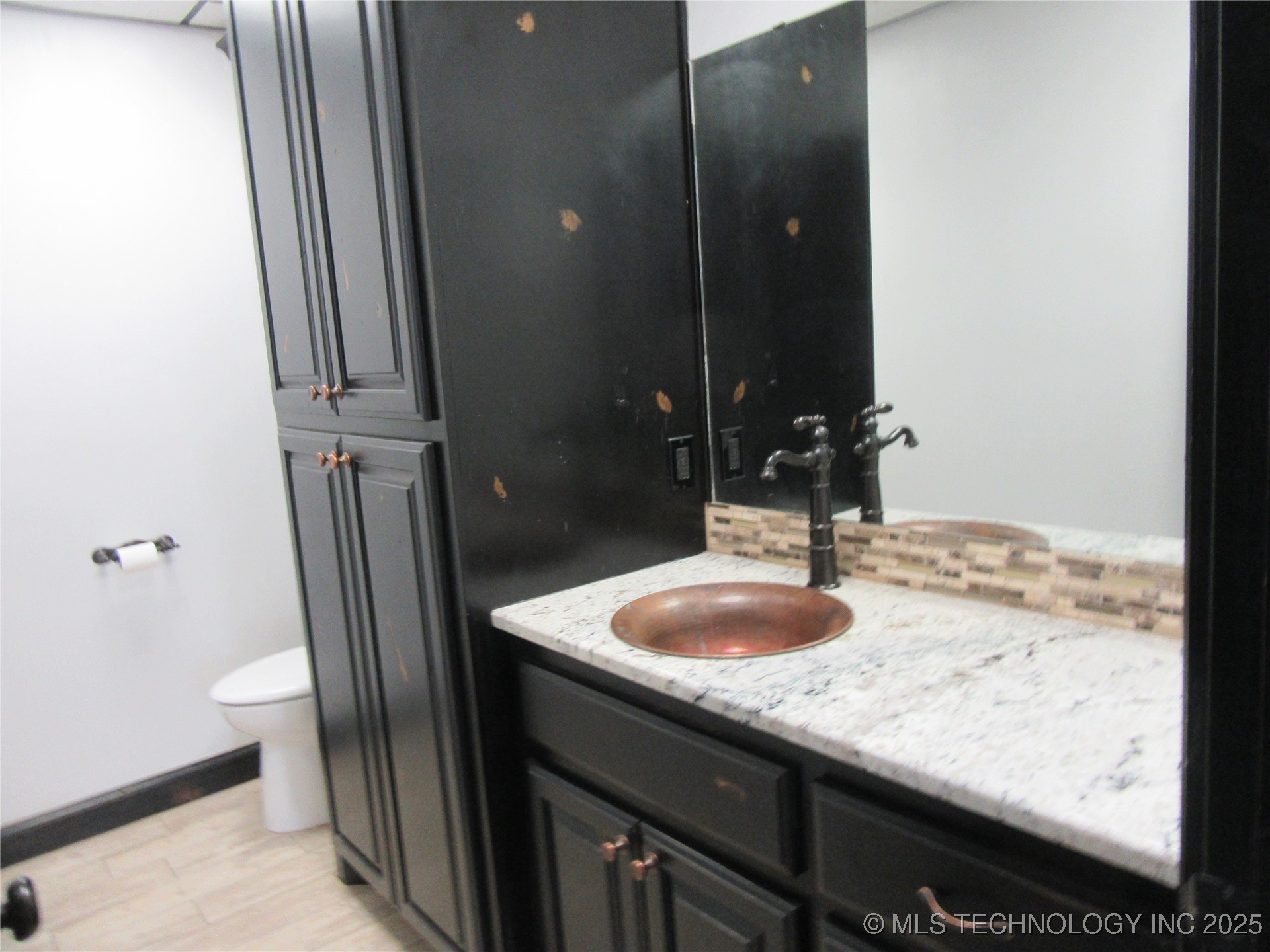 1008 N Main Property Photo 12