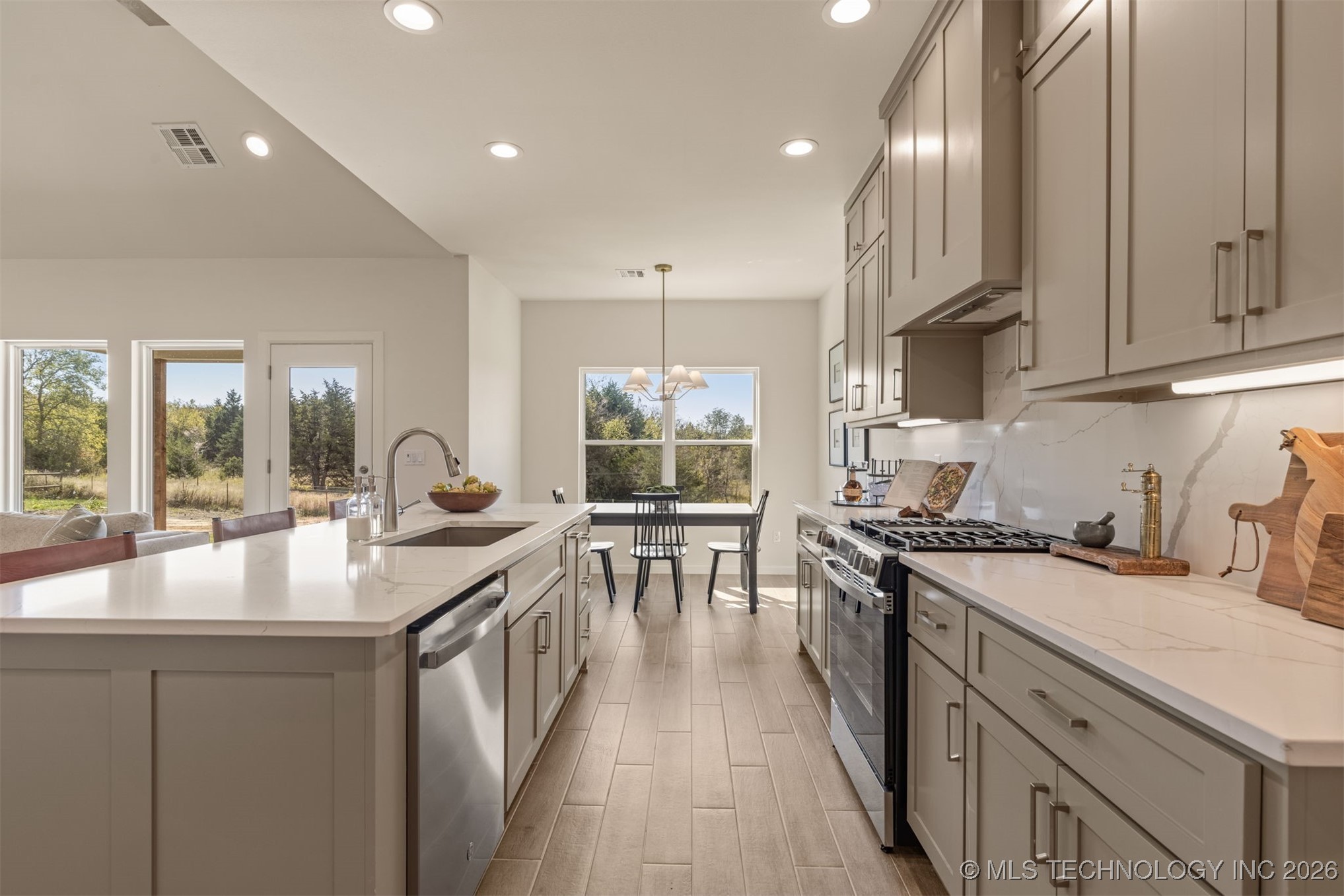 2014 E 45th Place Property Photo 27