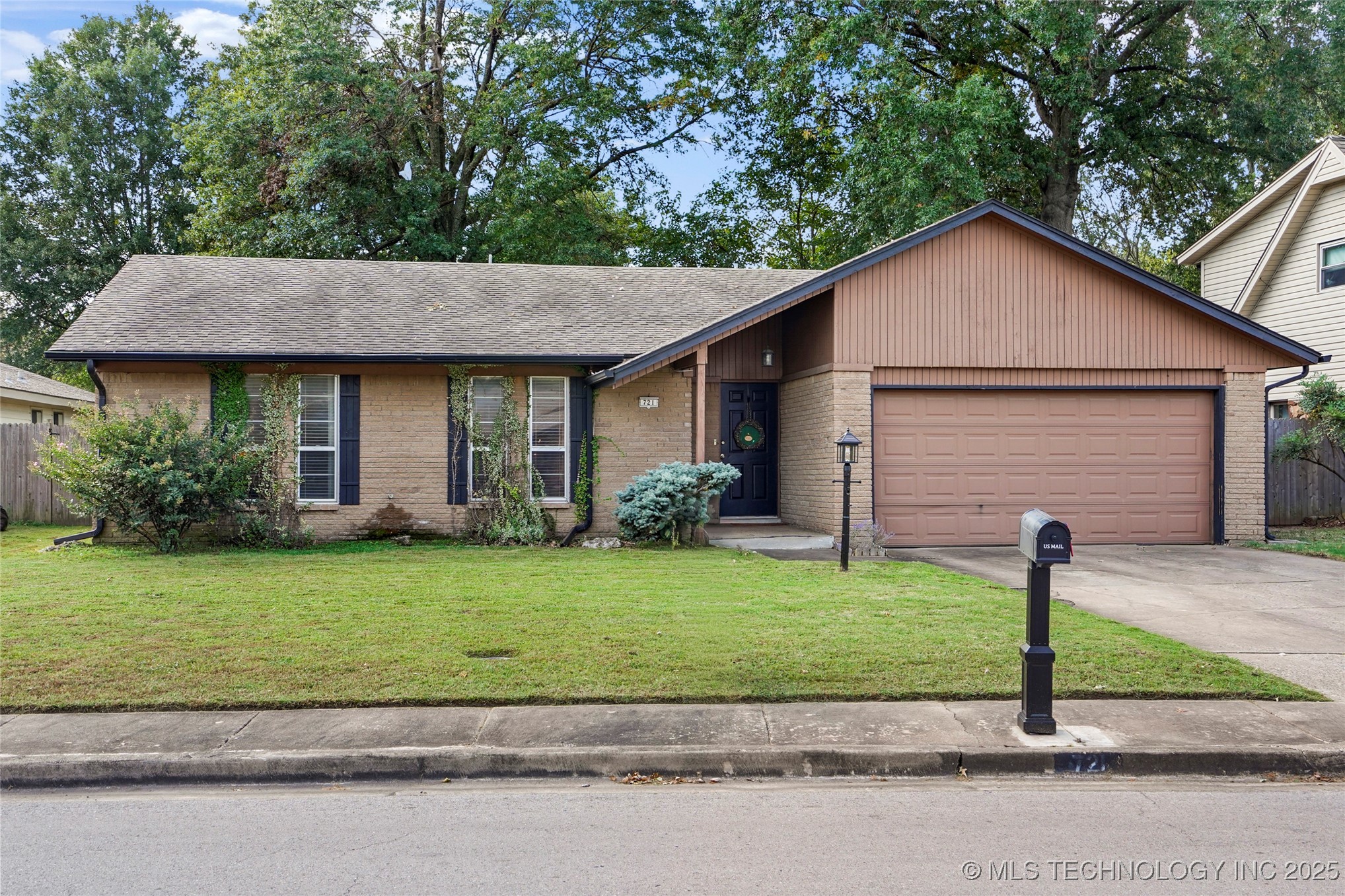 721 W Boston Street Property Photo 1