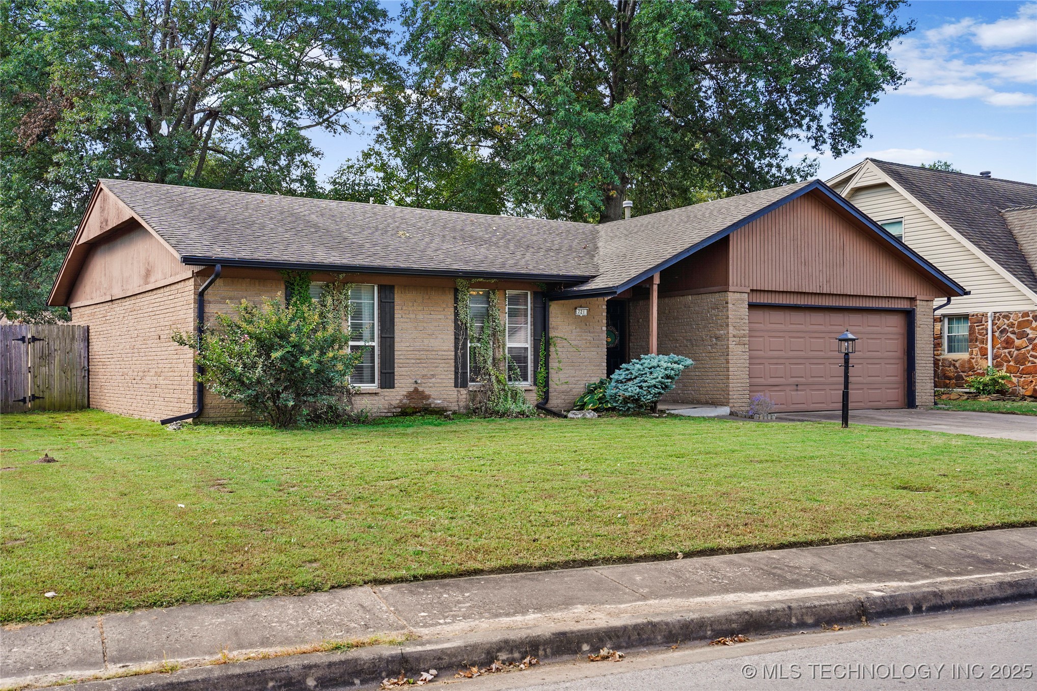 721 W Boston Street Property Photo 2