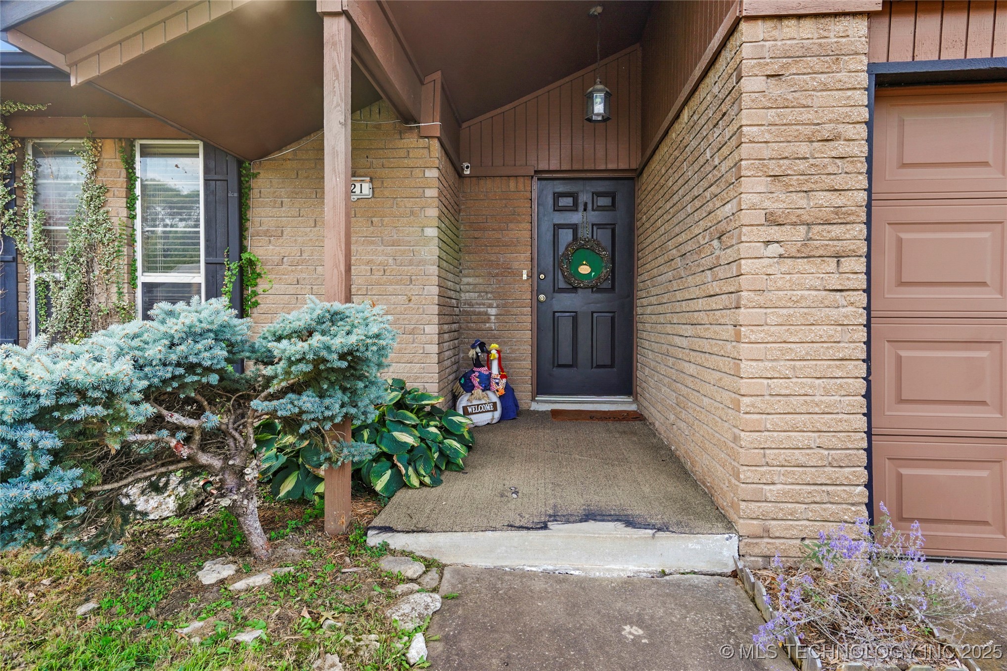 721 W Boston Street Property Photo 3