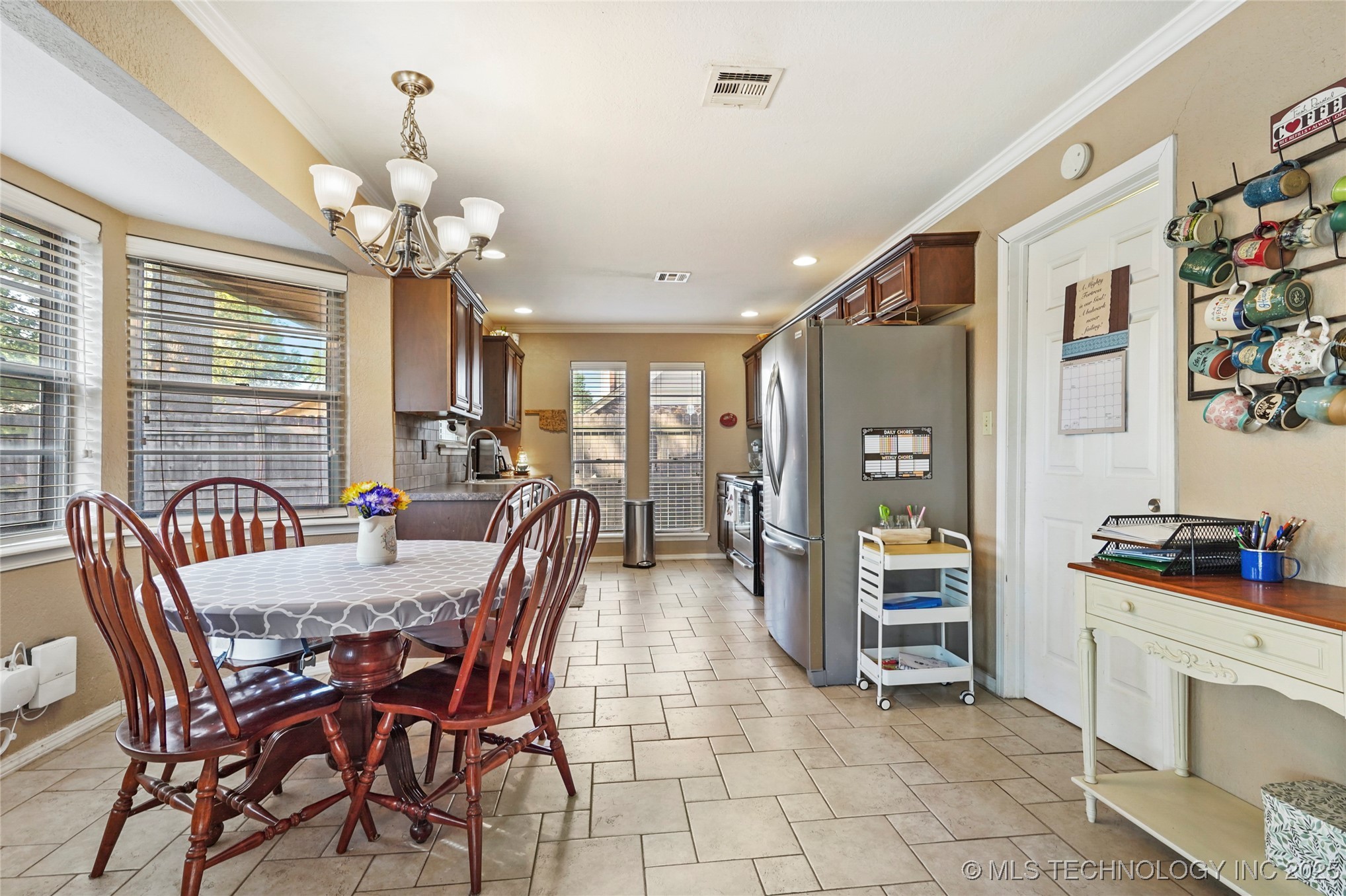 721 W Boston Street Property Photo 8