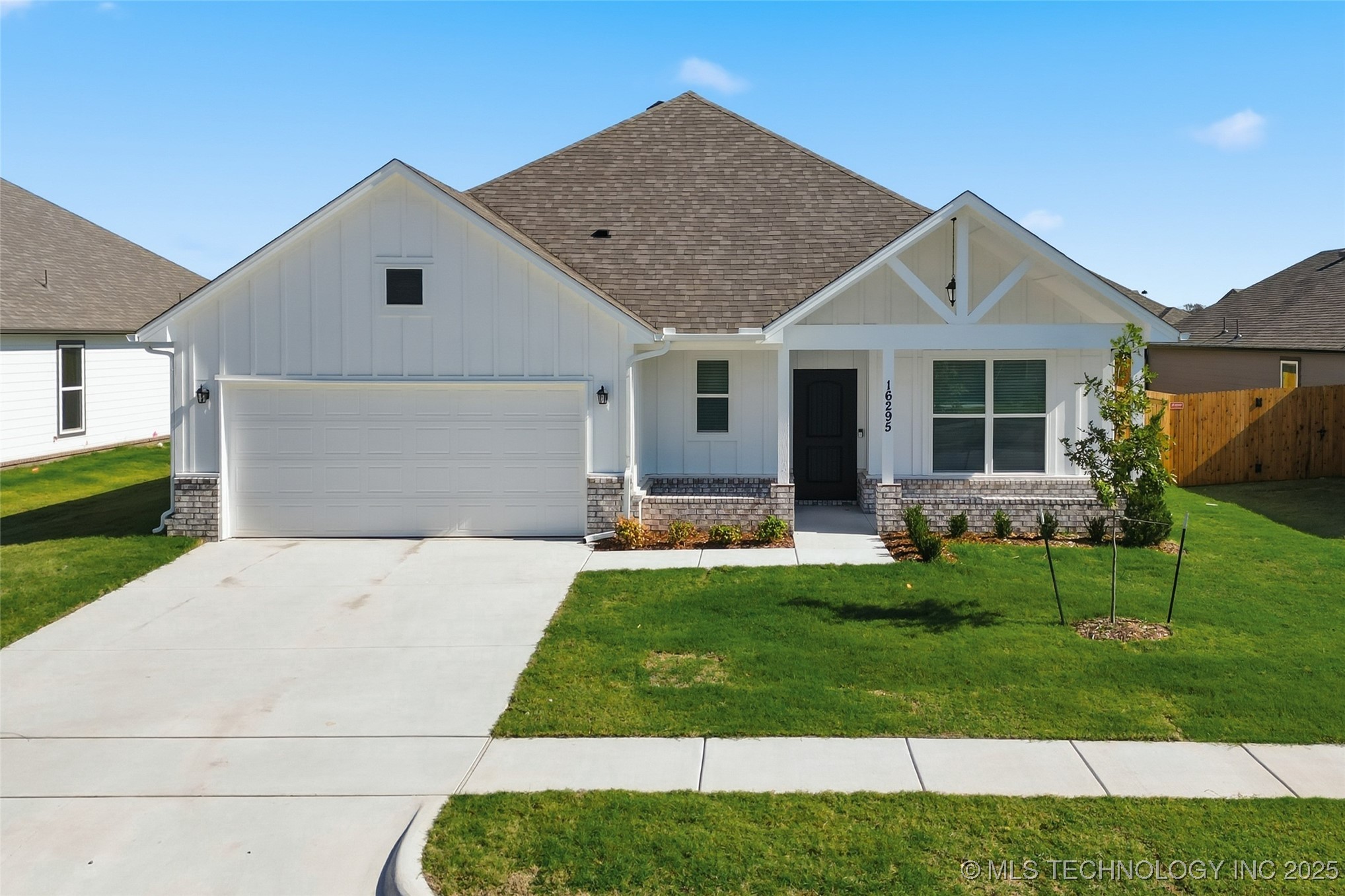 16295 S 89 Avenue Property Photo 1