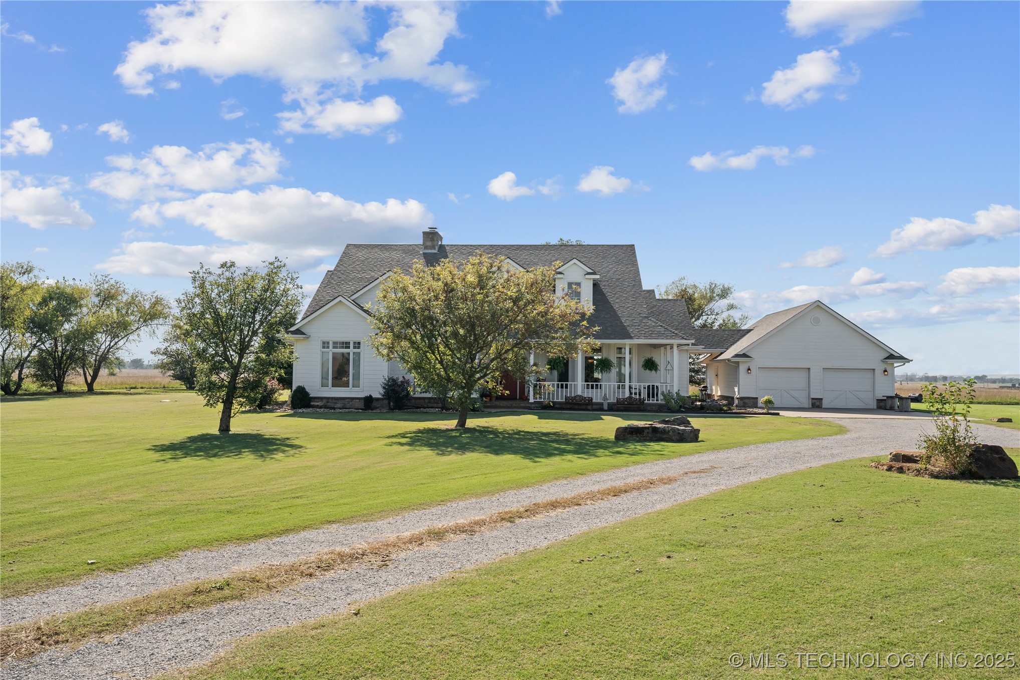 639 Ne Bison Road Property Photo 1