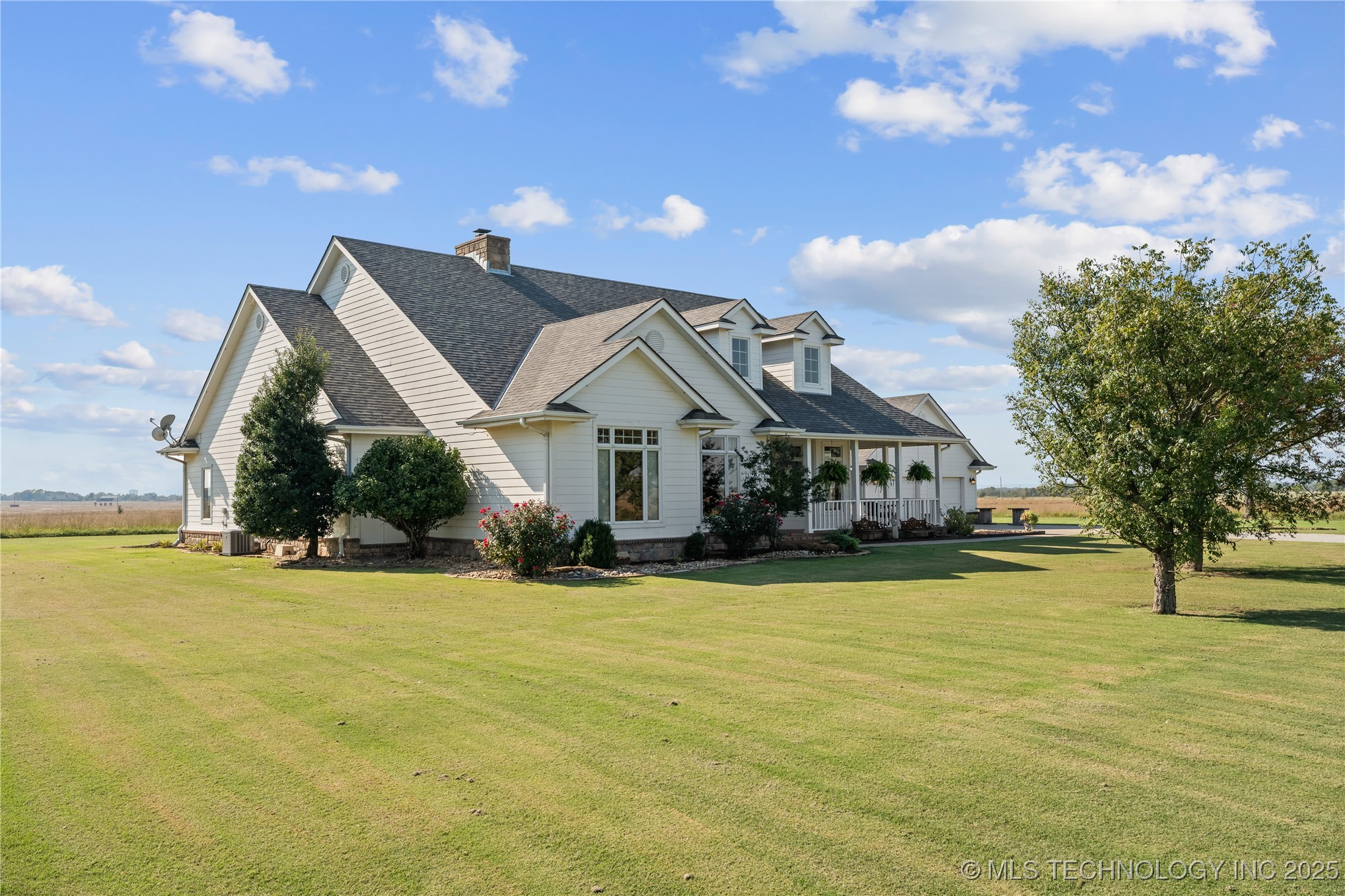 639 Ne Bison Road Property Photo 4