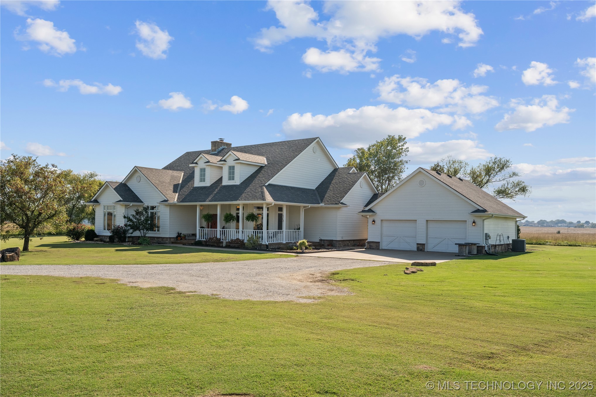 639 Ne Bison Road Property Photo 5