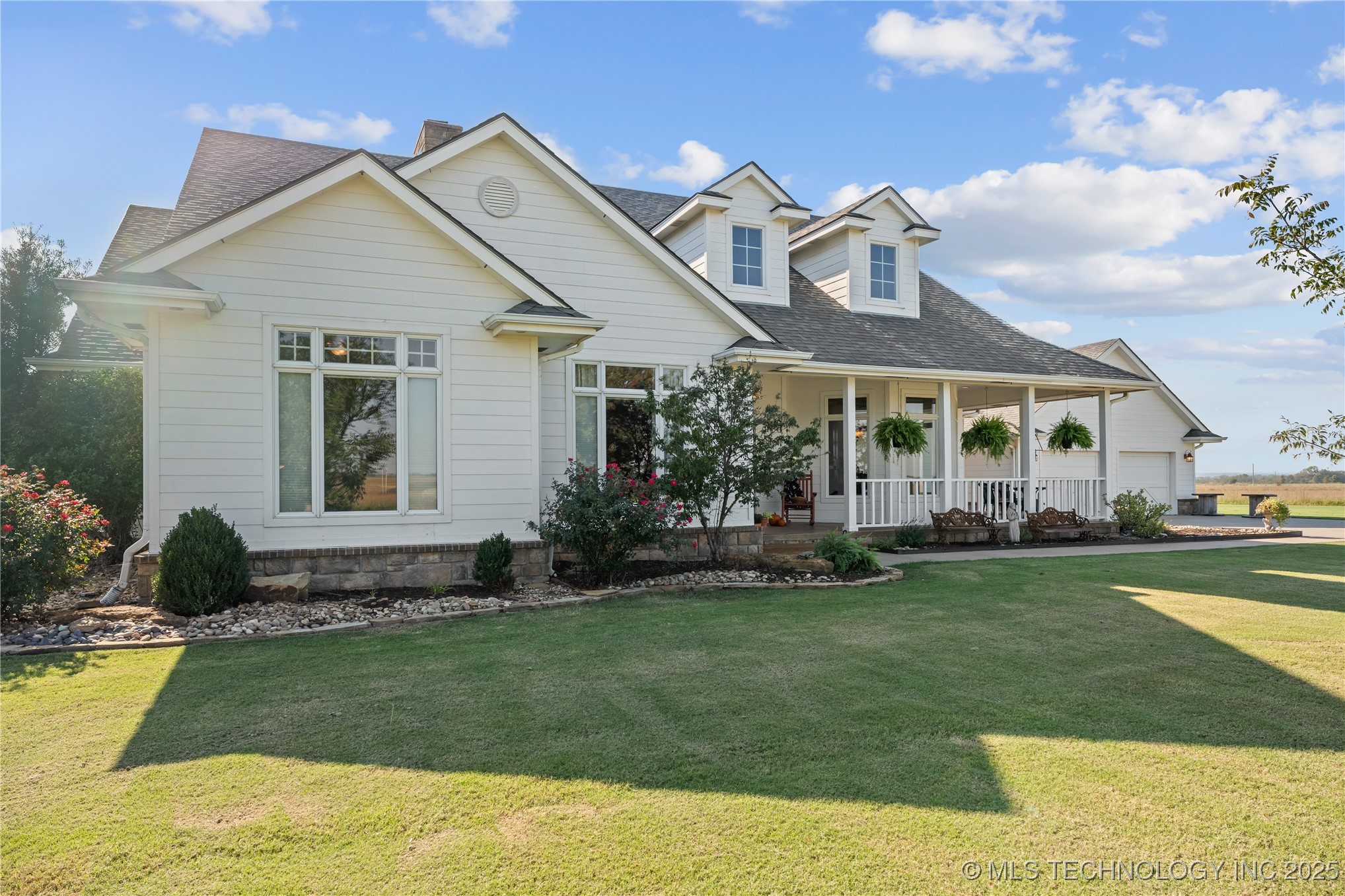 639 Ne Bison Road Property Photo 6