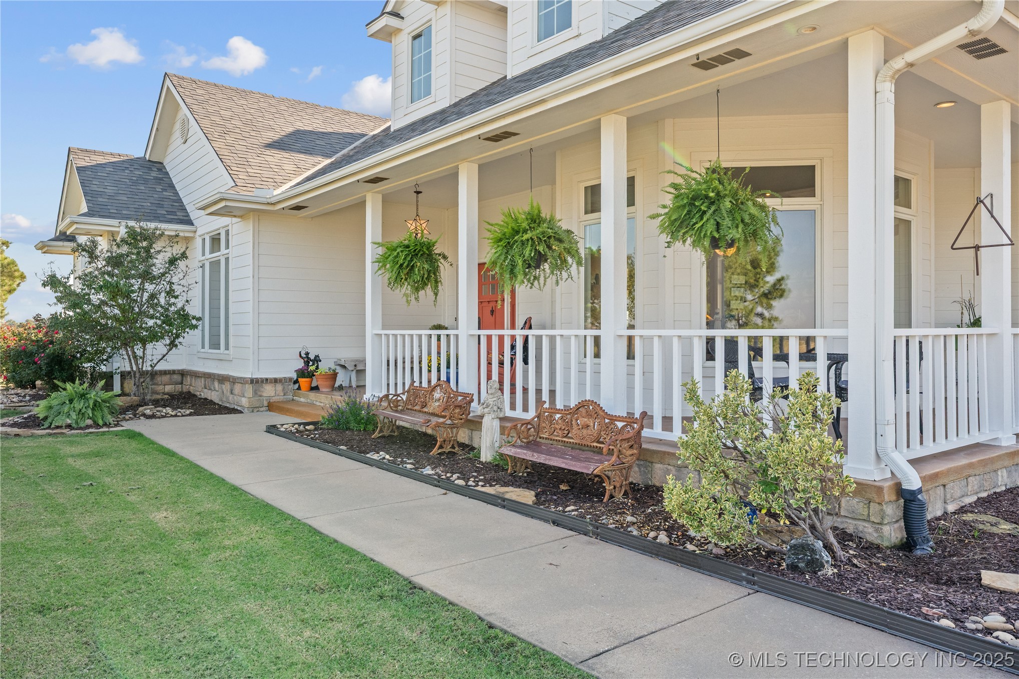 639 Ne Bison Road Property Photo 7