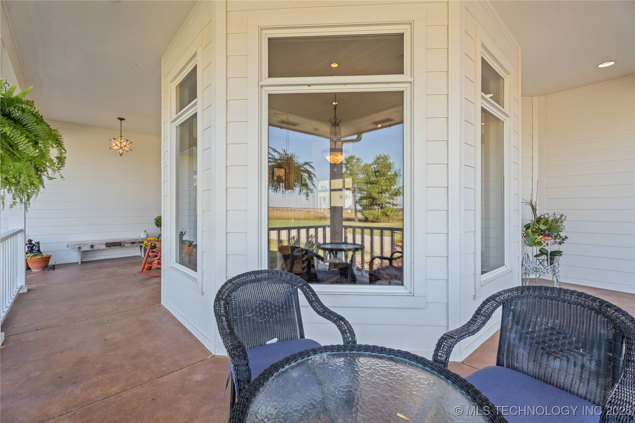 639 Ne Bison Road Property Photo 9