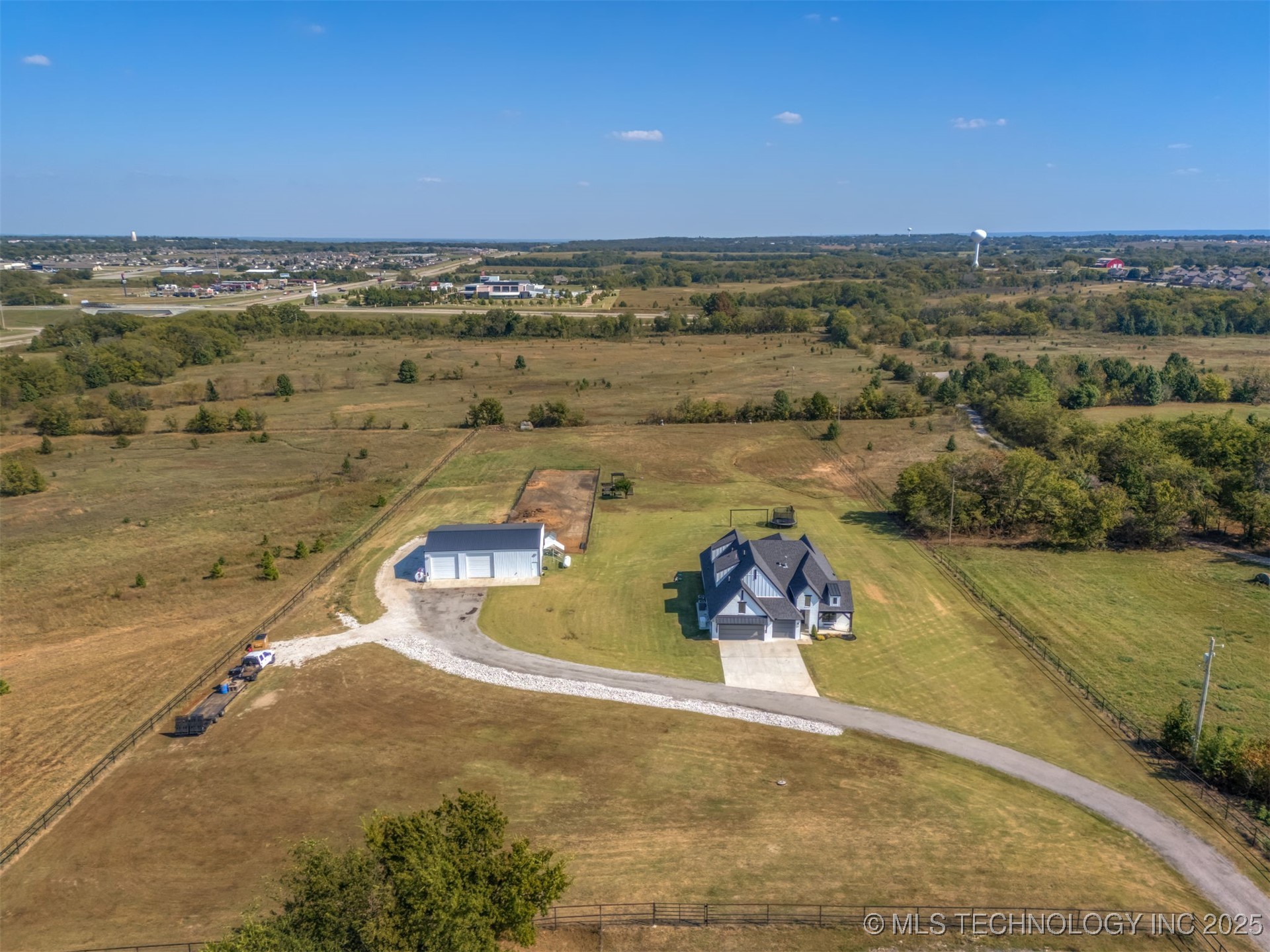 15375 S 26th Avenue W Property Photo 2