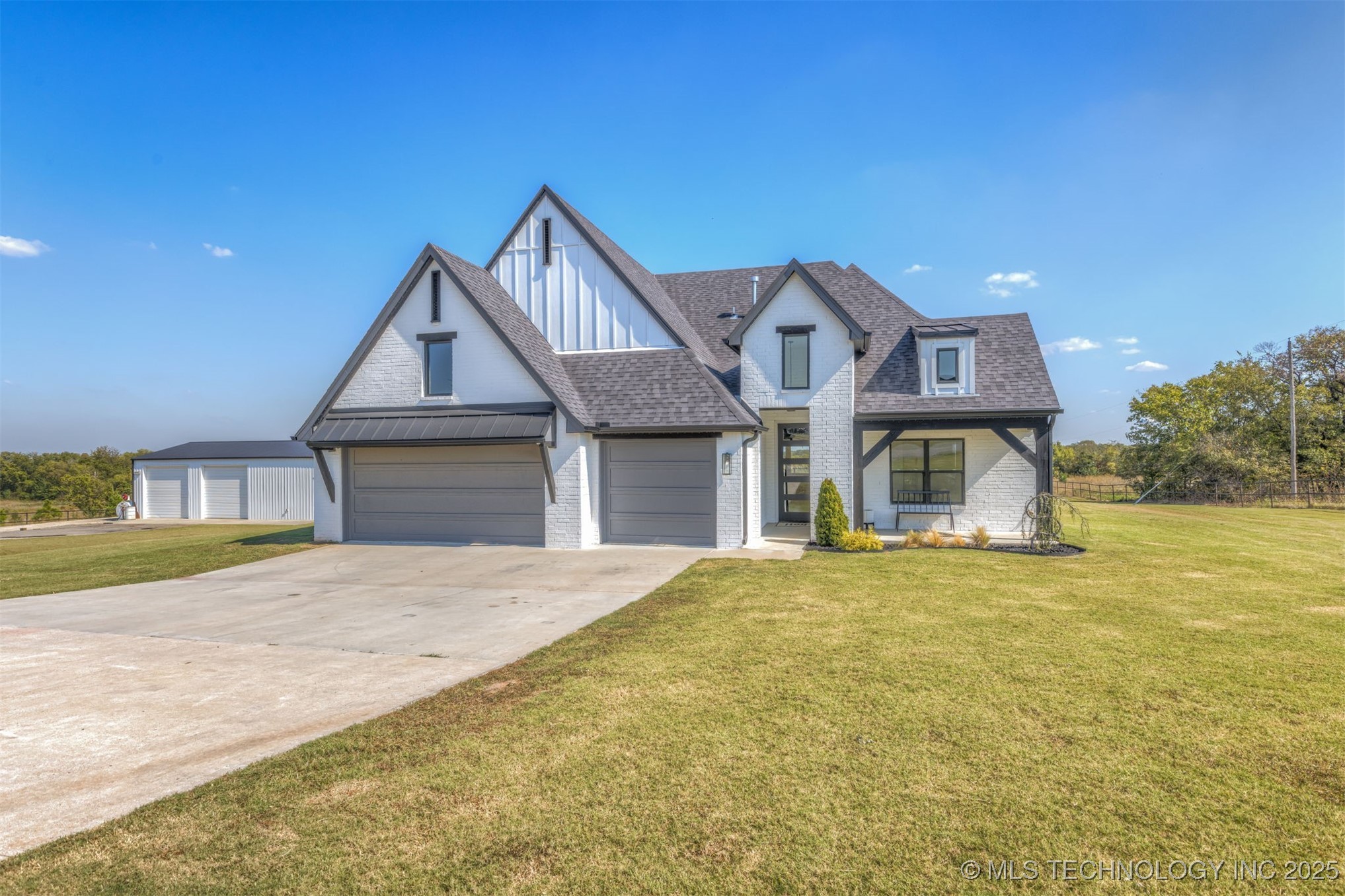 15375 S 26th Avenue W Property Photo 3