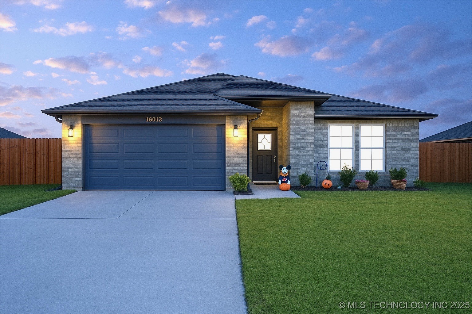 15013 S Oak Street Property Photo 1