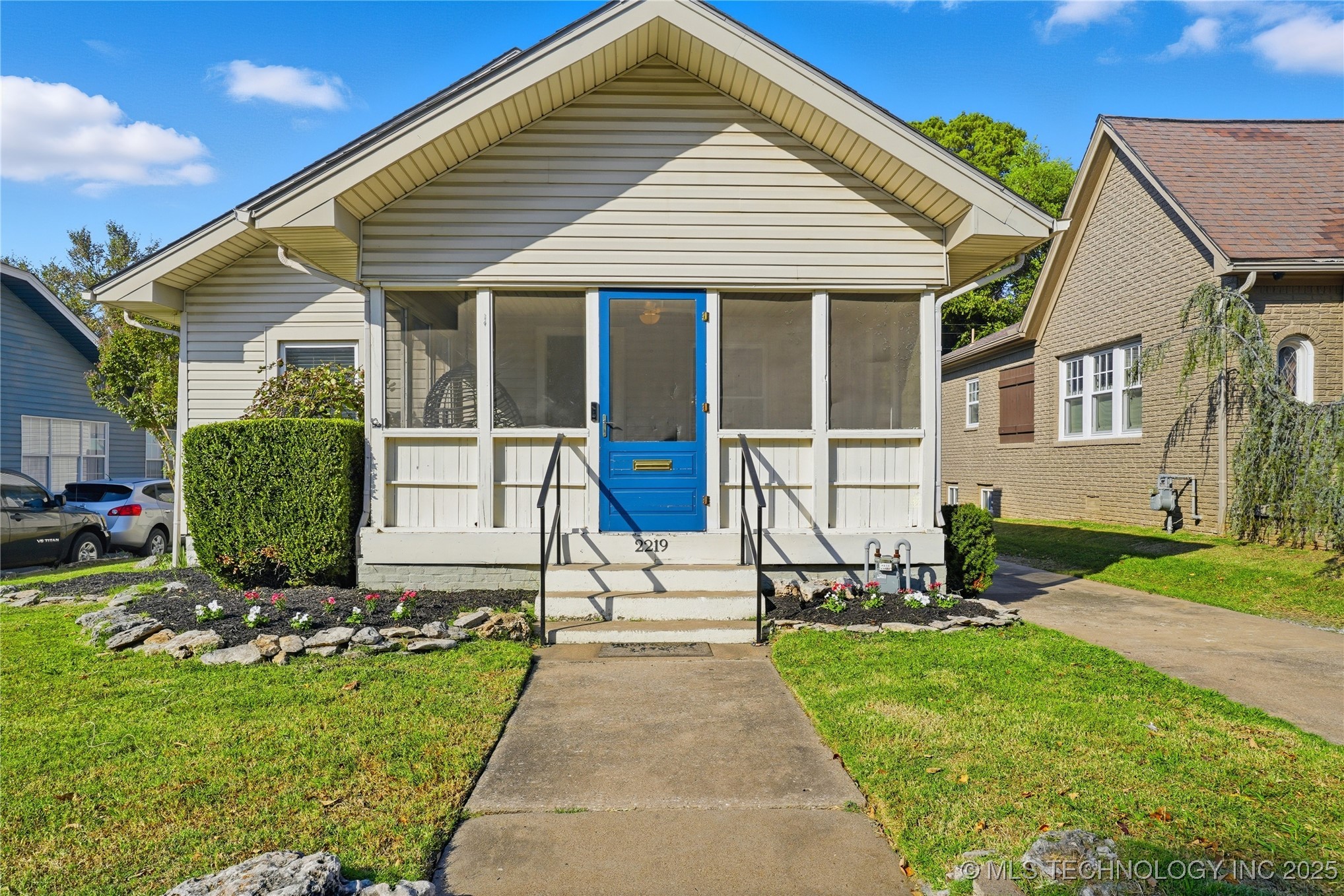 2219 E 13th Street Property Photo 2