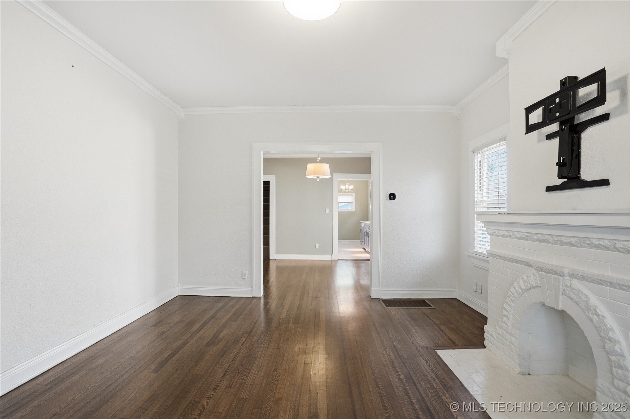 2219 E 13th Street Property Photo 9