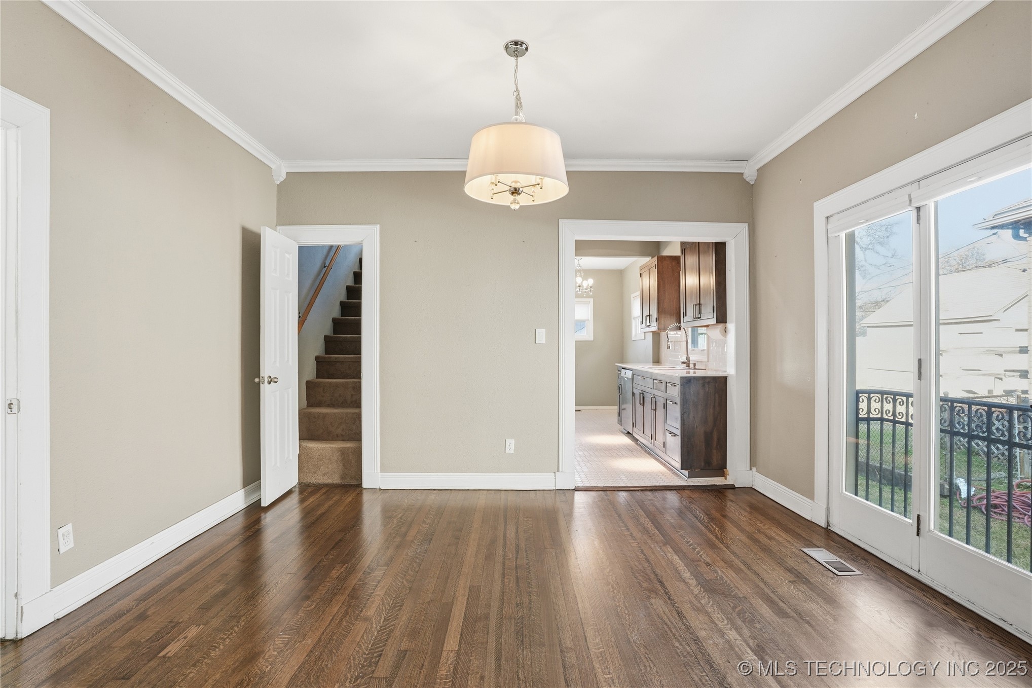 2219 E 13th Street Property Photo 10