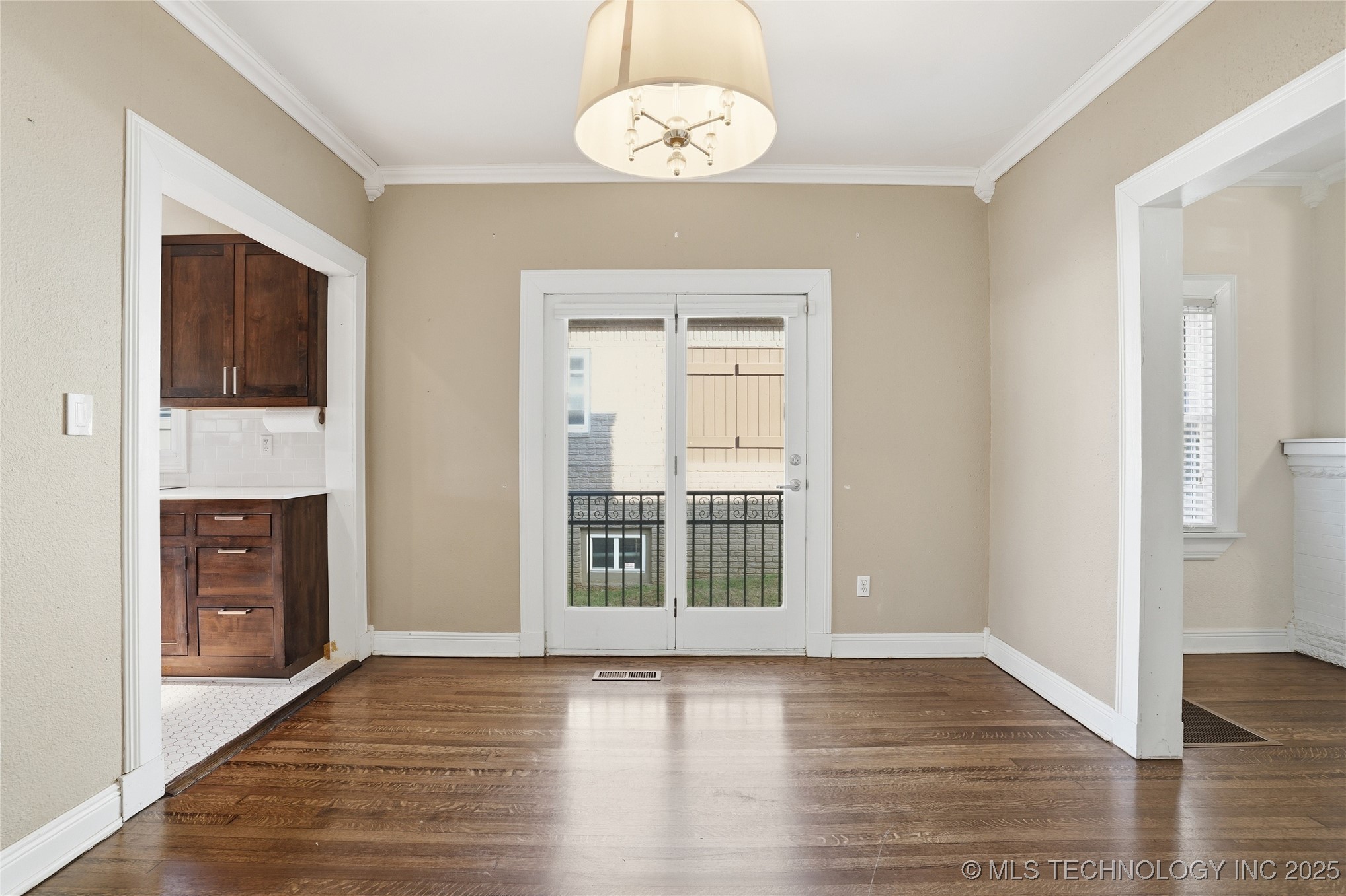 2219 E 13th Street Property Photo 13