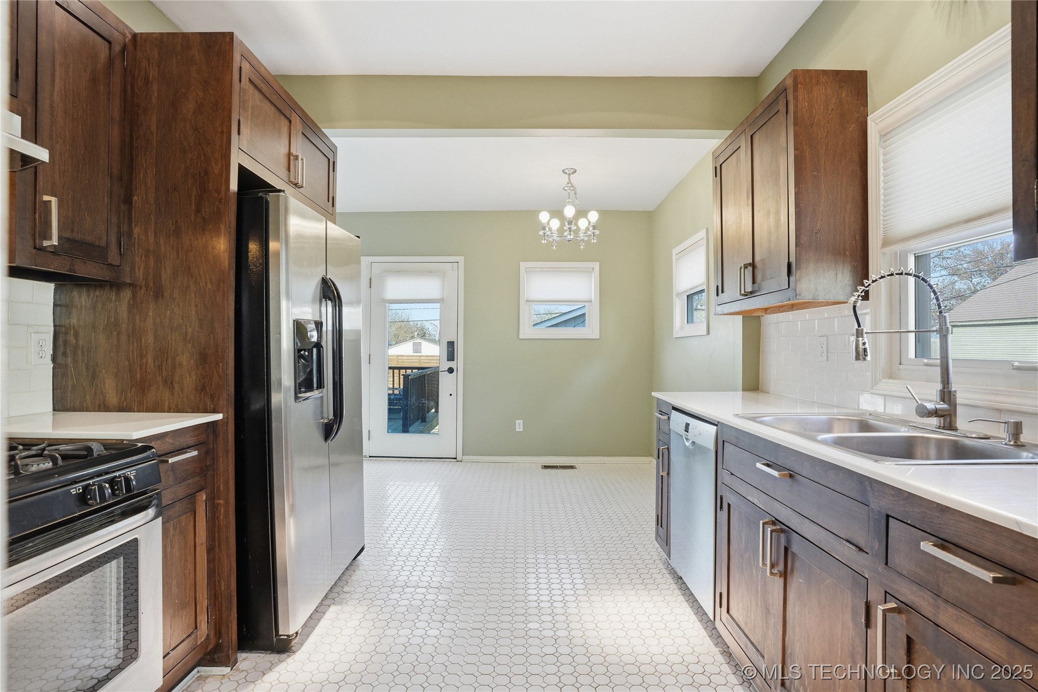 2219 E 13th Street Property Photo 14