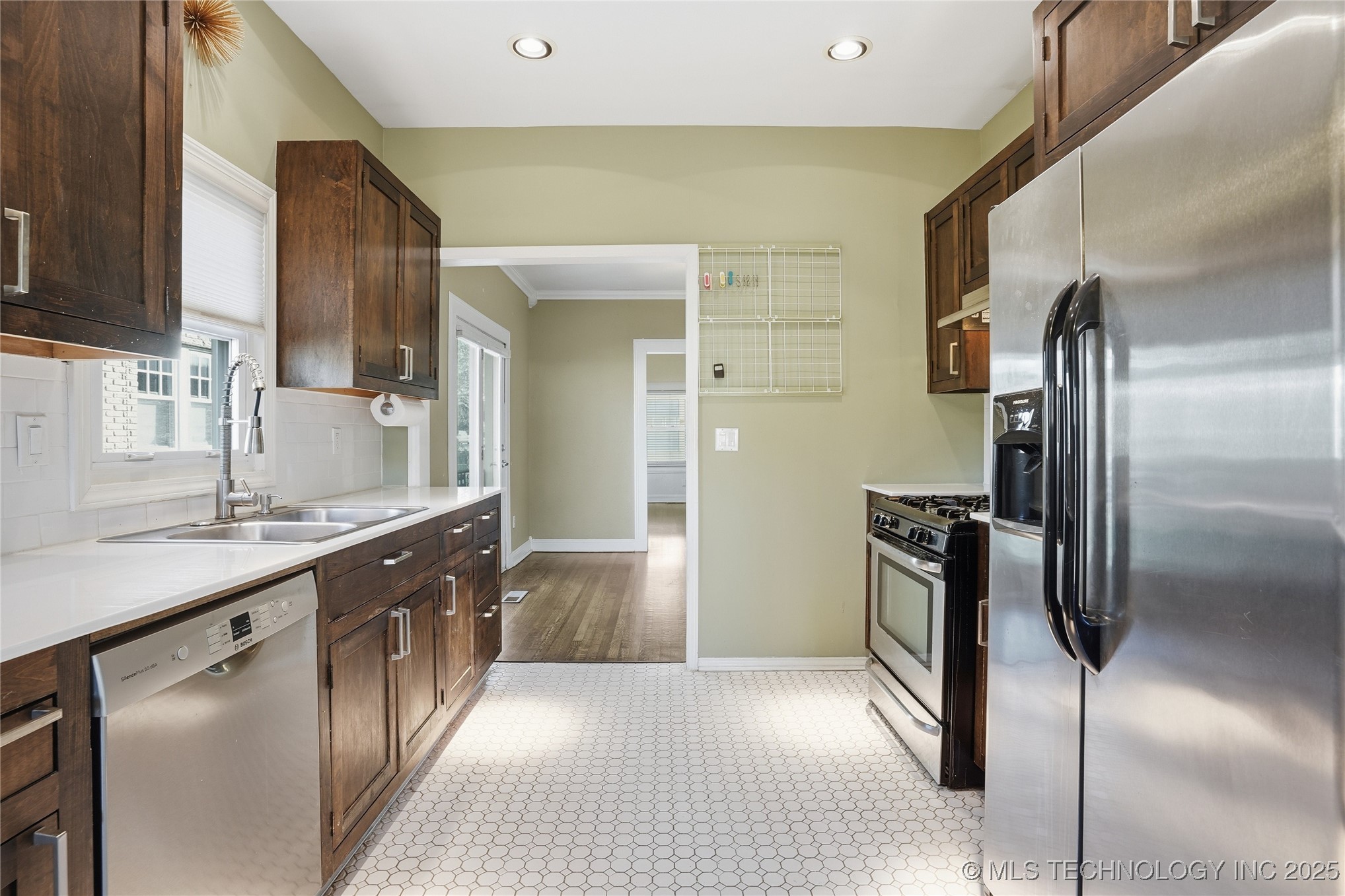 2219 E 13th Street Property Photo 17